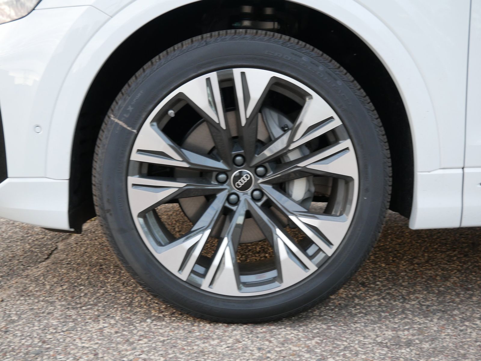 Thumbnail: 2026 Audi Q8 - 7