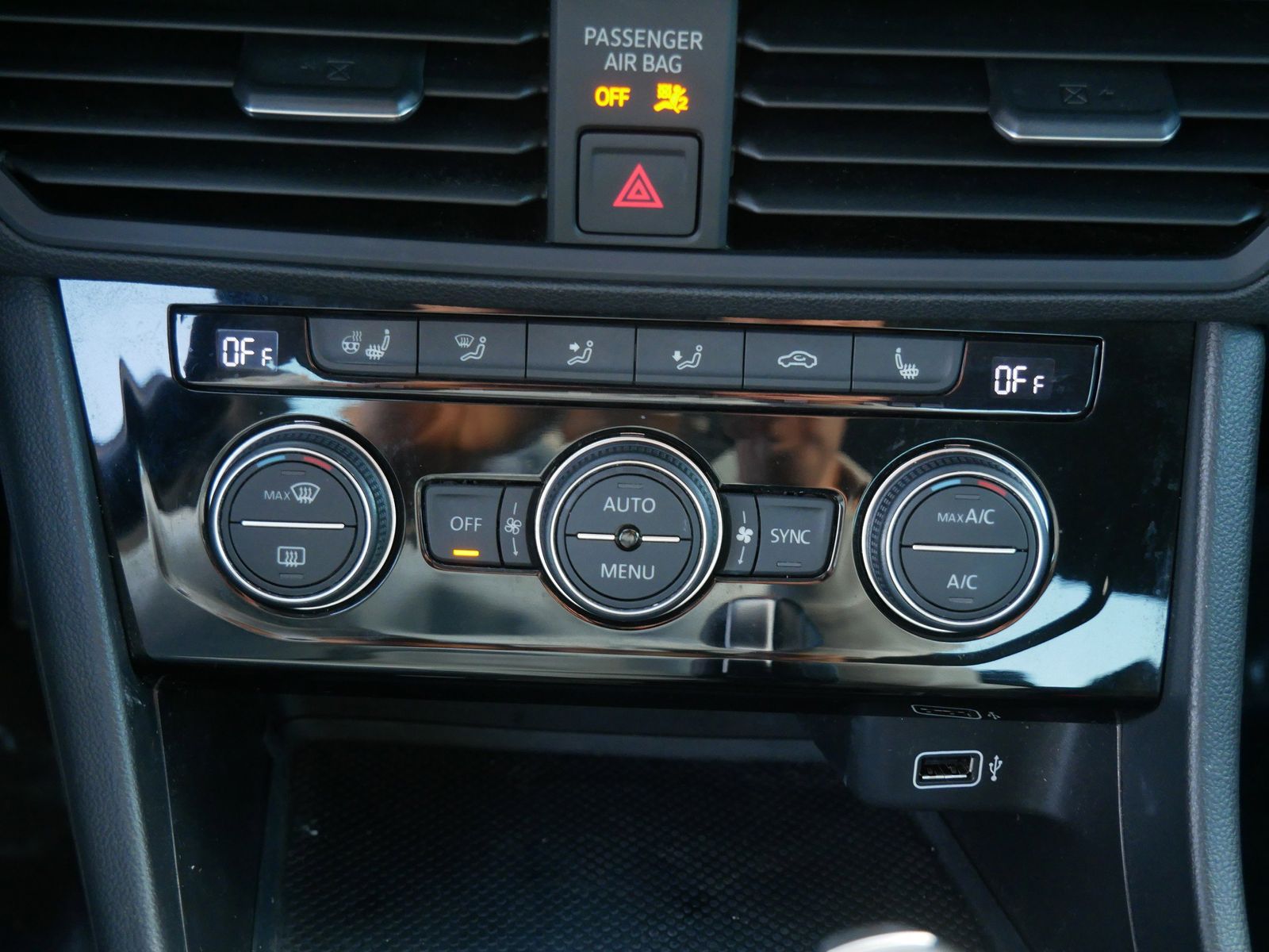 Thumbnail: 2019 Volkswagen Jetta - 15