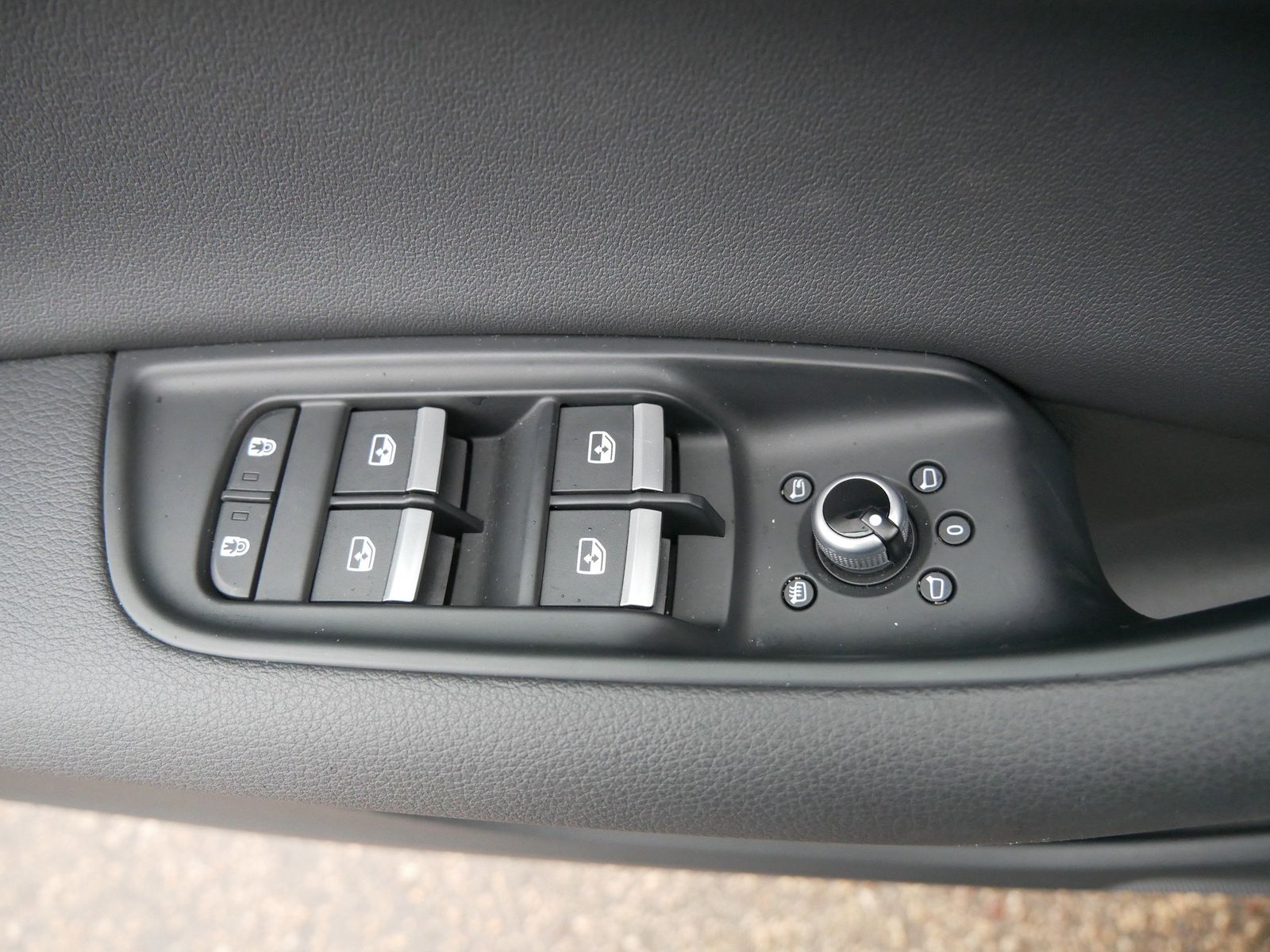 Thumbnail: 2025 Audi Q7 - 15