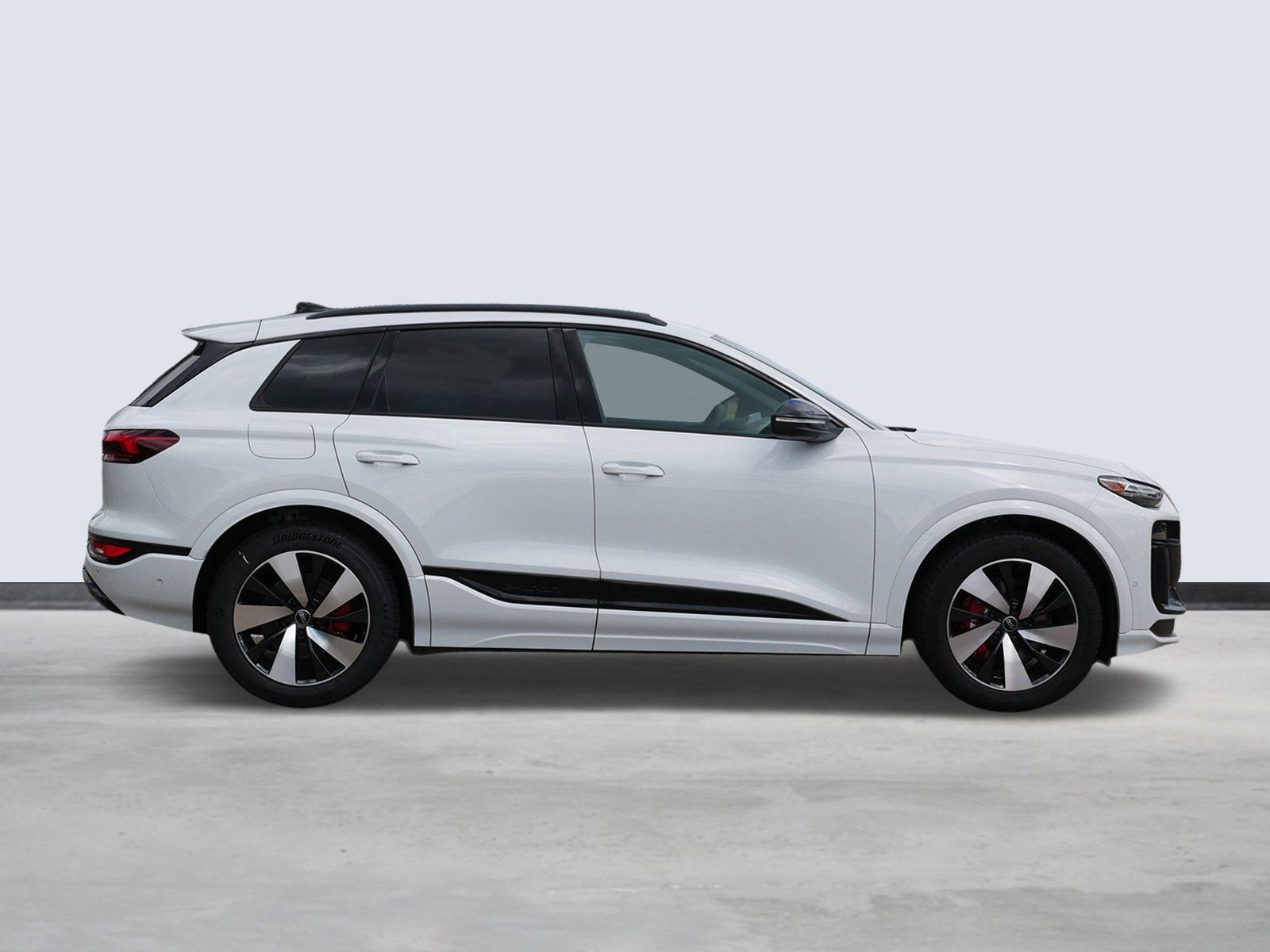 Thumbnail: 2025 Audi SQ6 e-tron - 5