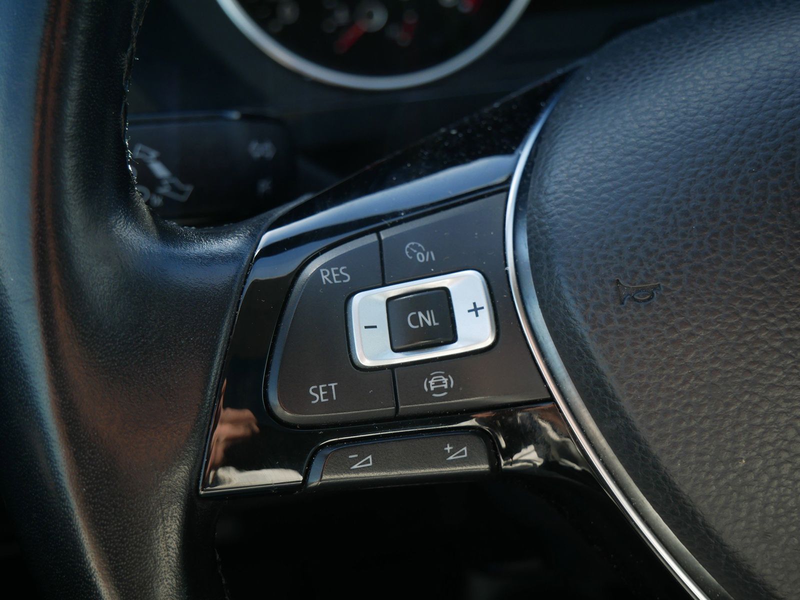 Thumbnail: 2019 Volkswagen Tiguan - 18