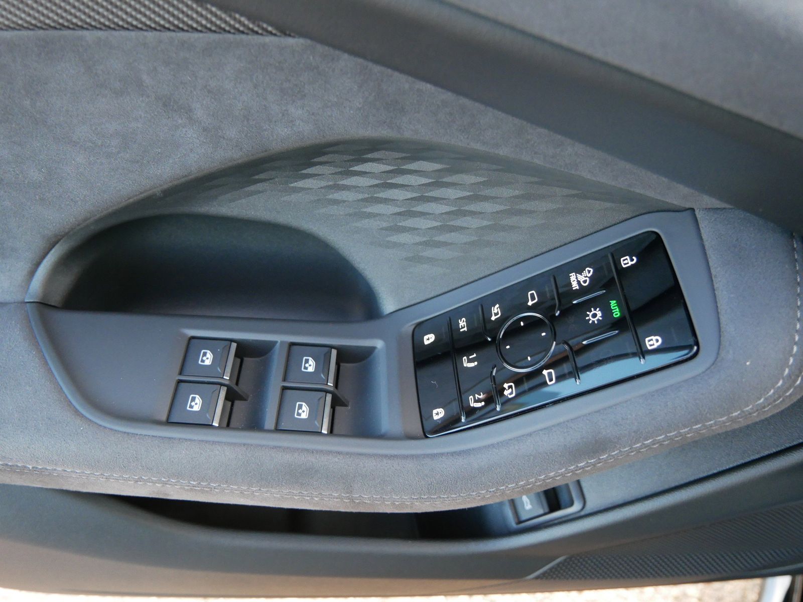 Thumbnail: 2026 Audi A6 - 16