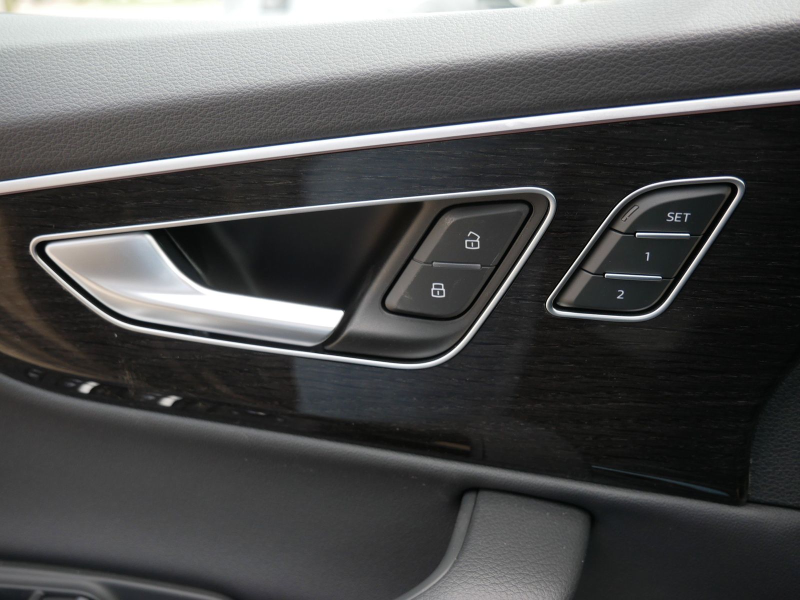 Thumbnail: 2026 Audi Q7 - 16