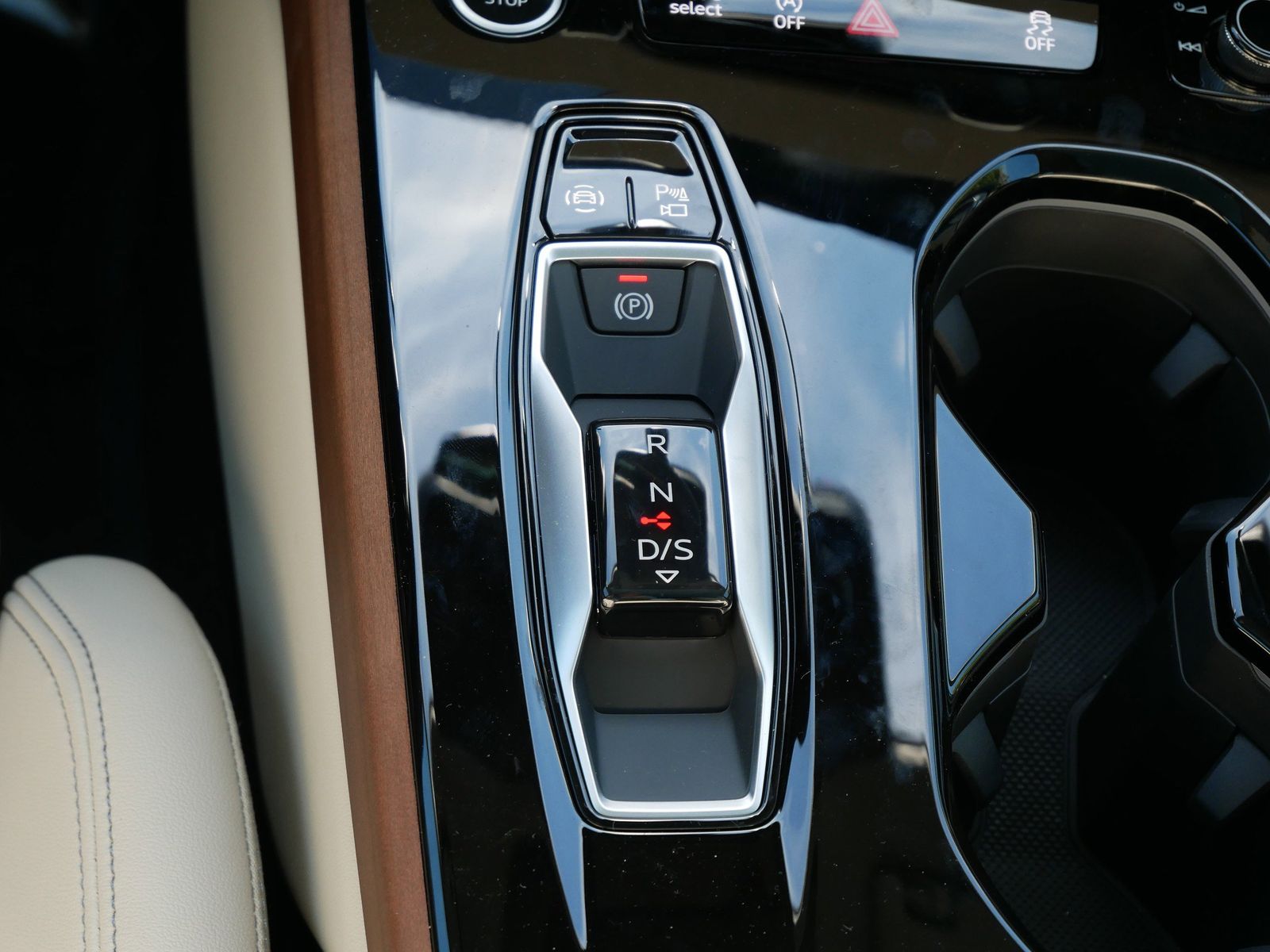 Thumbnail: 2025 Audi A5 - 13