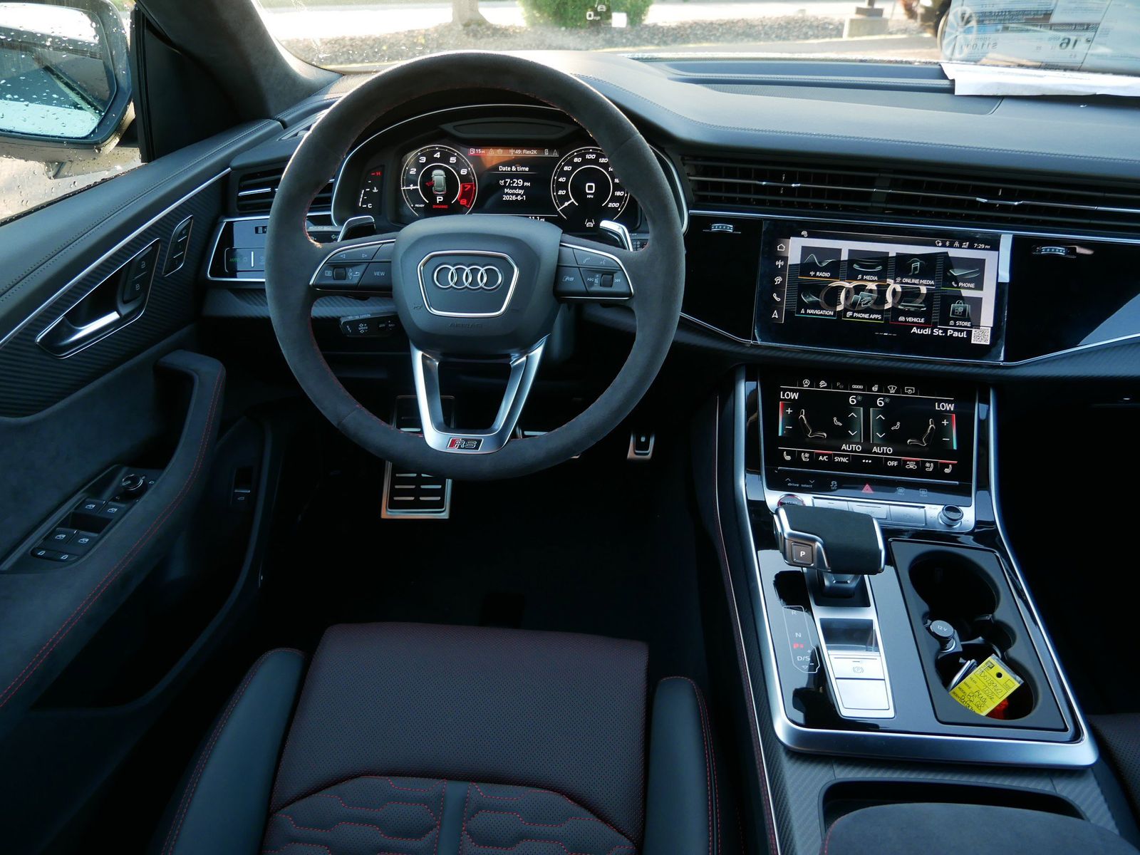 Thumbnail: 2026 Audi RS Q8 - 11