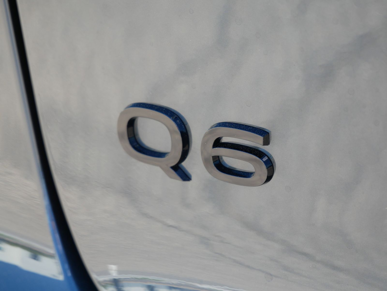 Thumbnail: 2025 Audi Q6 e-tron - 10