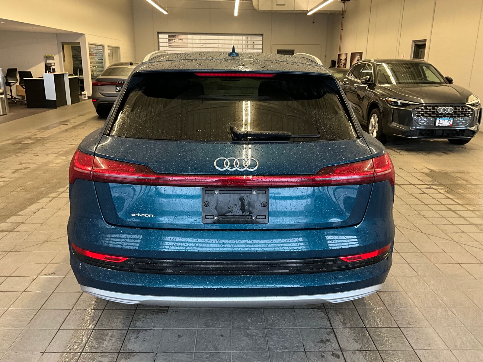 Thumbnail: 2019 Audi e-tron - 4