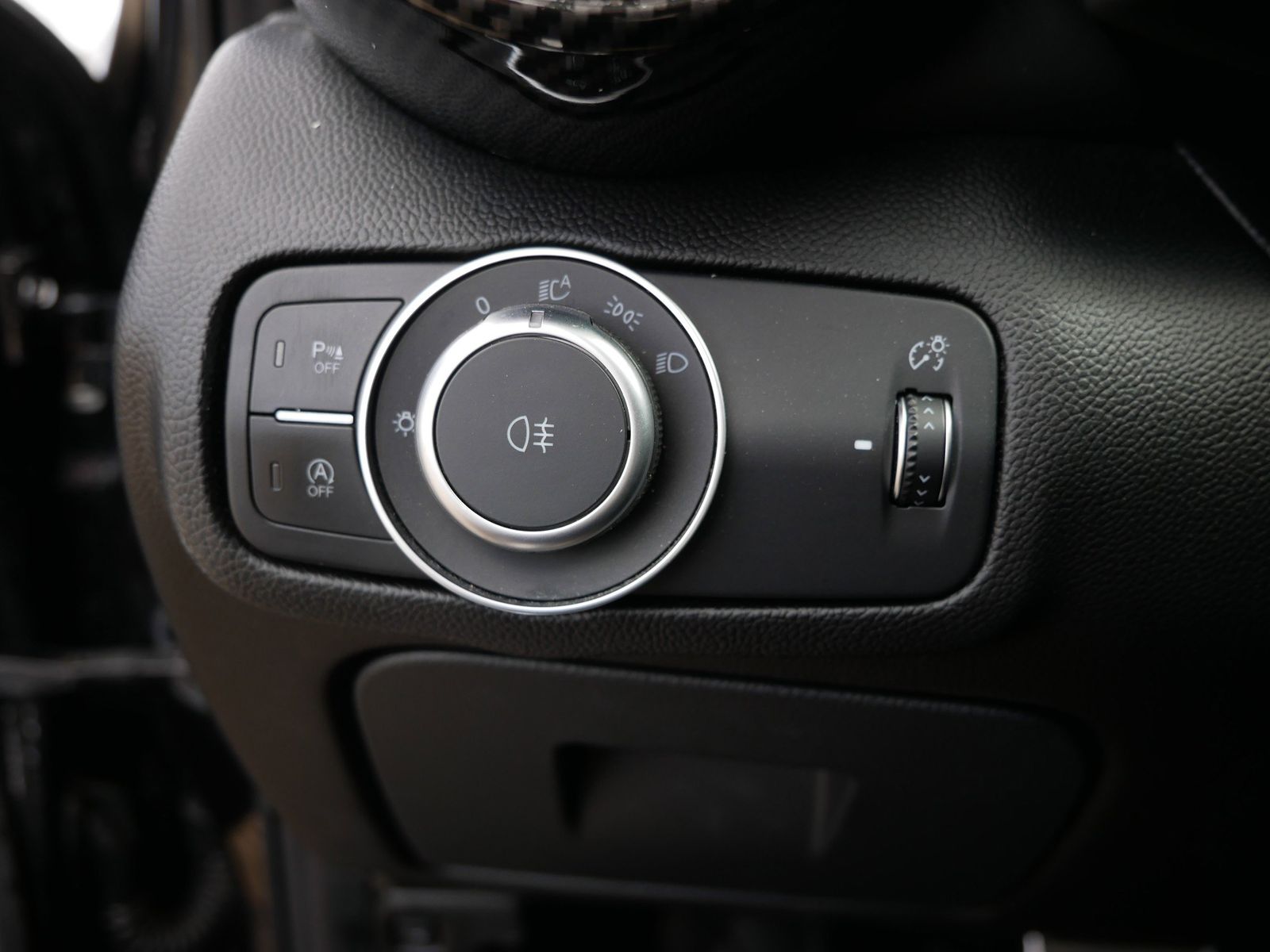 Thumbnail: 2017 Alfa Romeo Giulia - 32