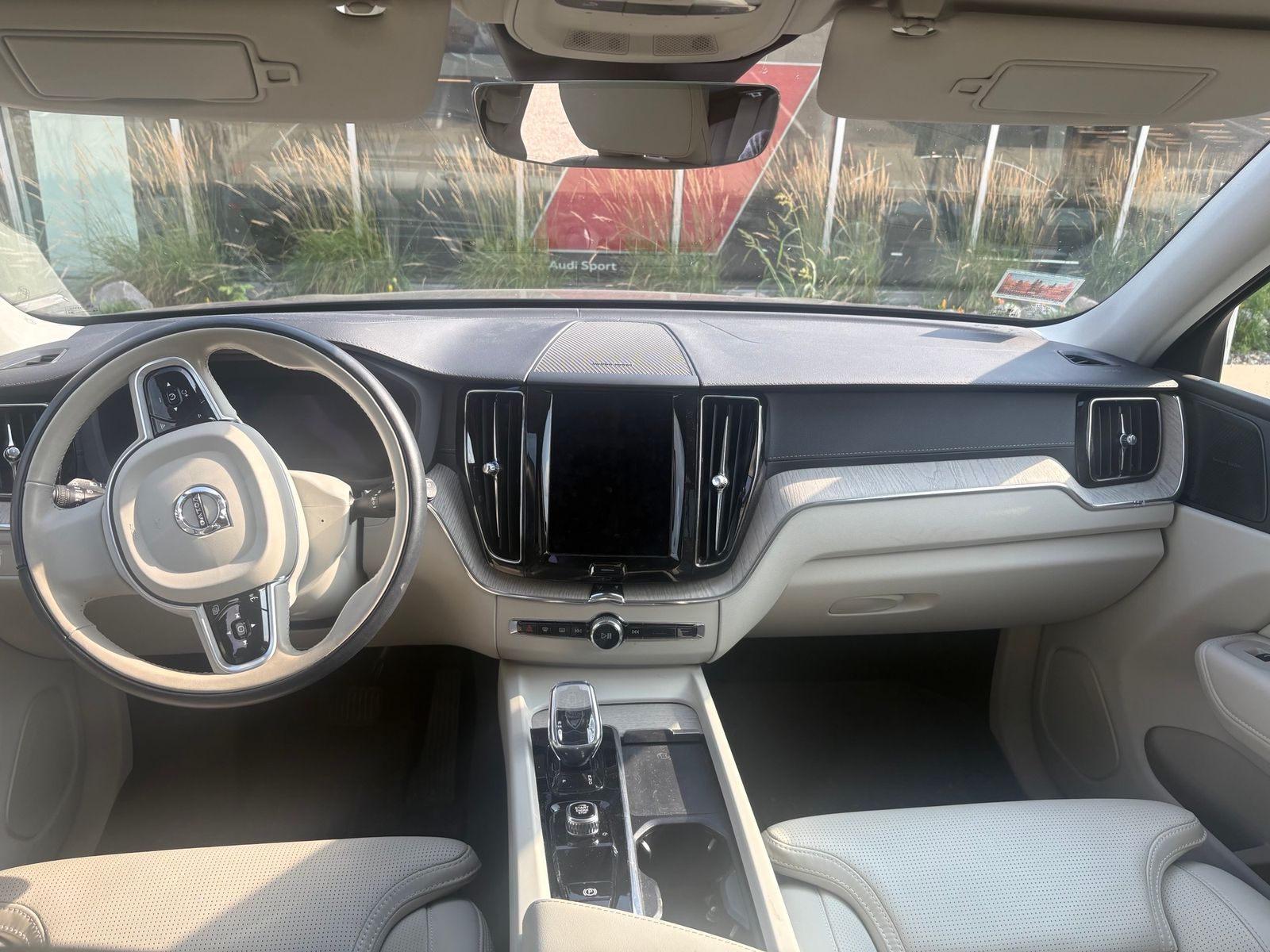Thumbnail: 2022 Volvo XC60 - 5
