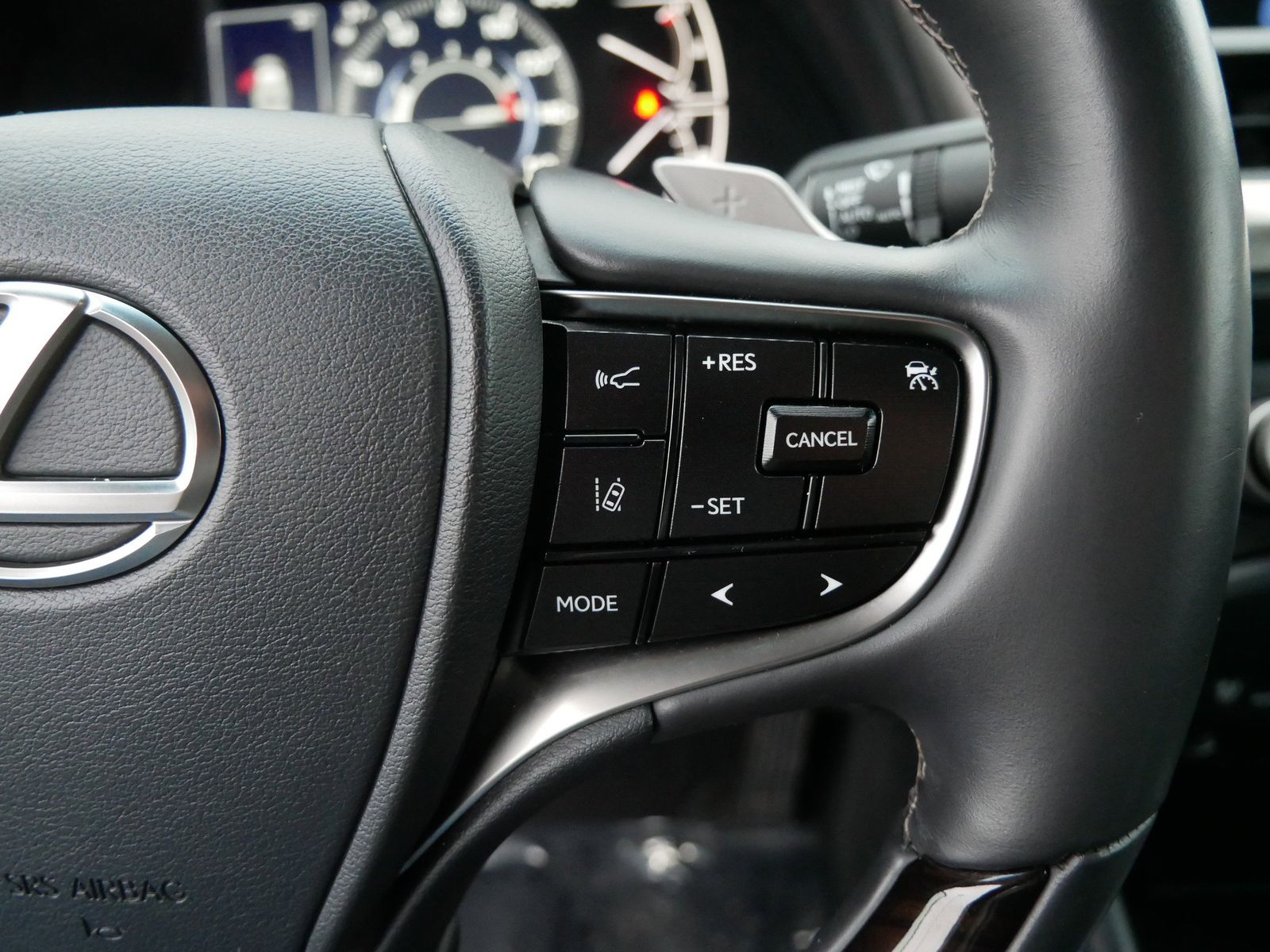 Thumbnail: 2021 Lexus ES - 26