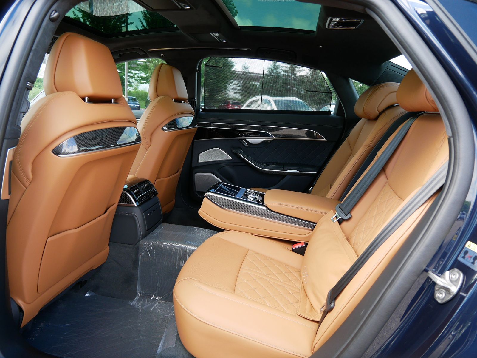 Thumbnail: 2025 Audi S8 - 9