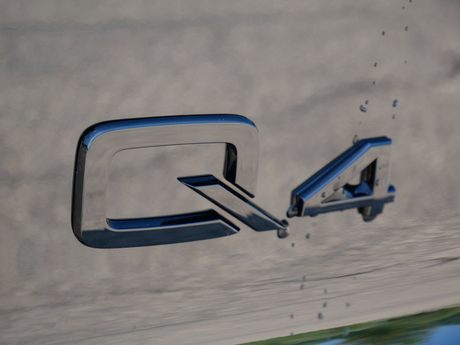 Thumbnail: 2025 Audi Q4 e-tron - 10