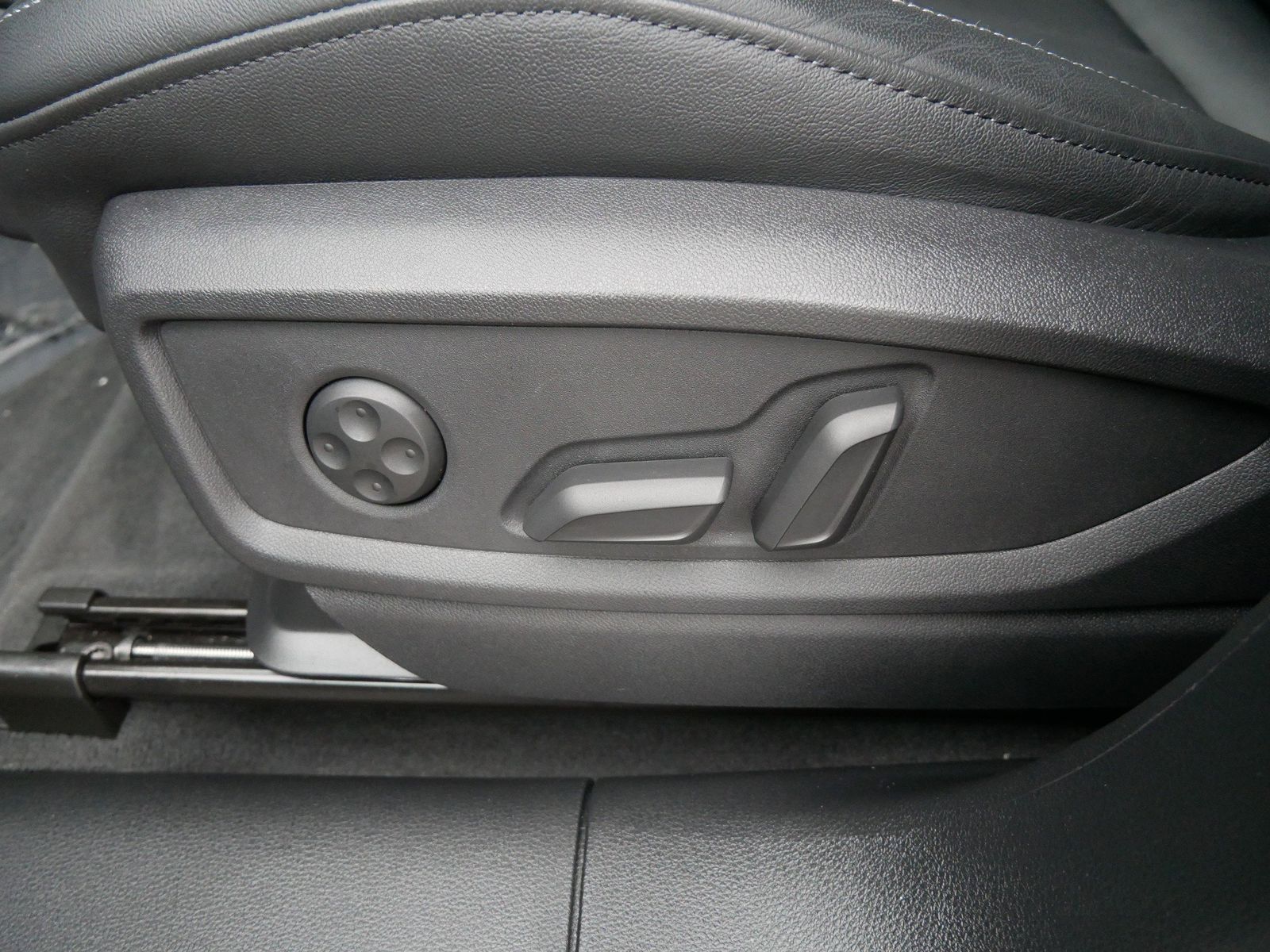 Thumbnail: 2025 Audi Q5 - 14