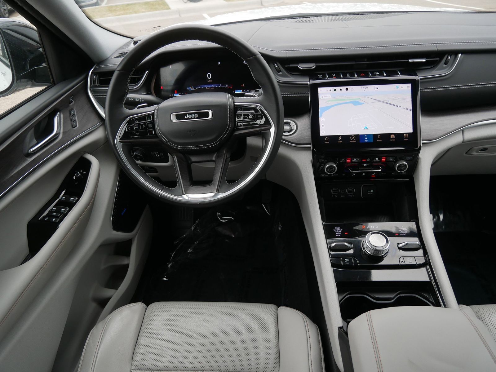 Thumbnail: 2022 Jeep Grand Cherokee - 11