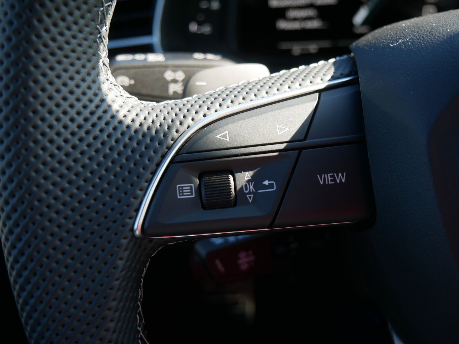 Thumbnail: 2026 Audi SQ7 - 25