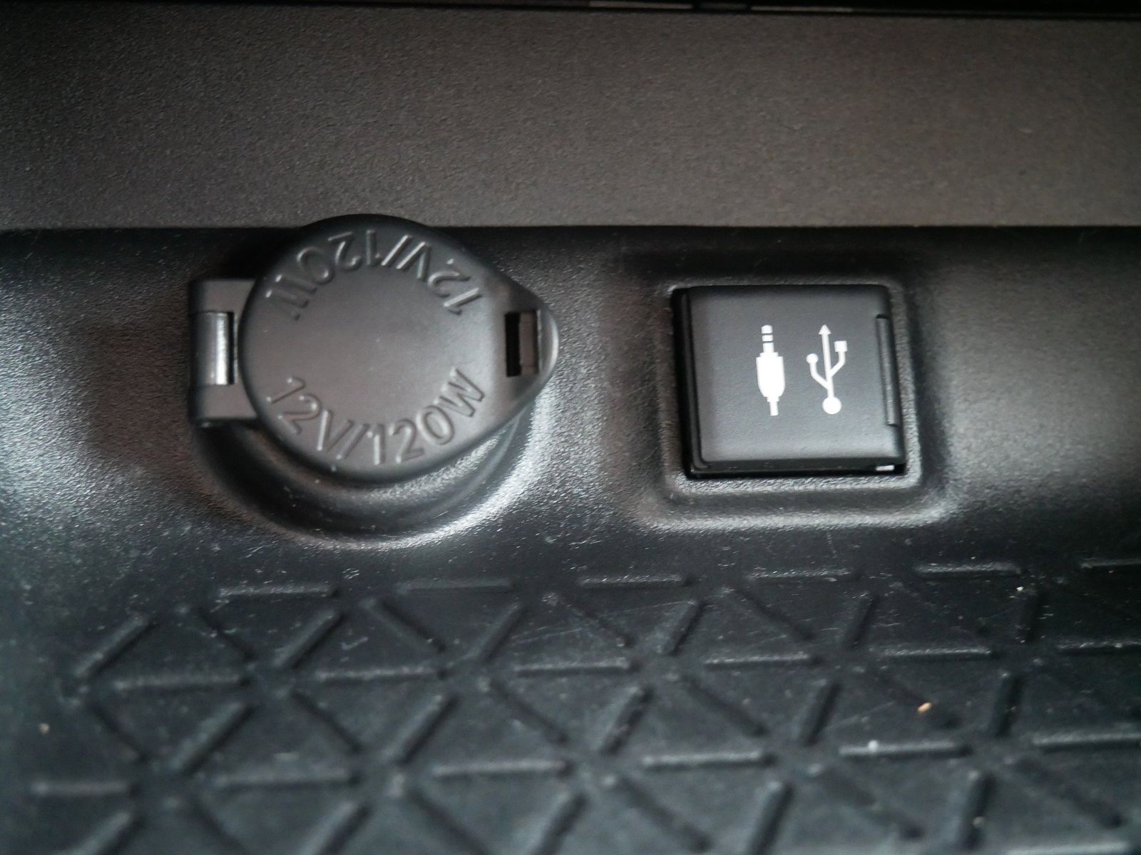 Thumbnail: 2019 Toyota RAV4 - 19