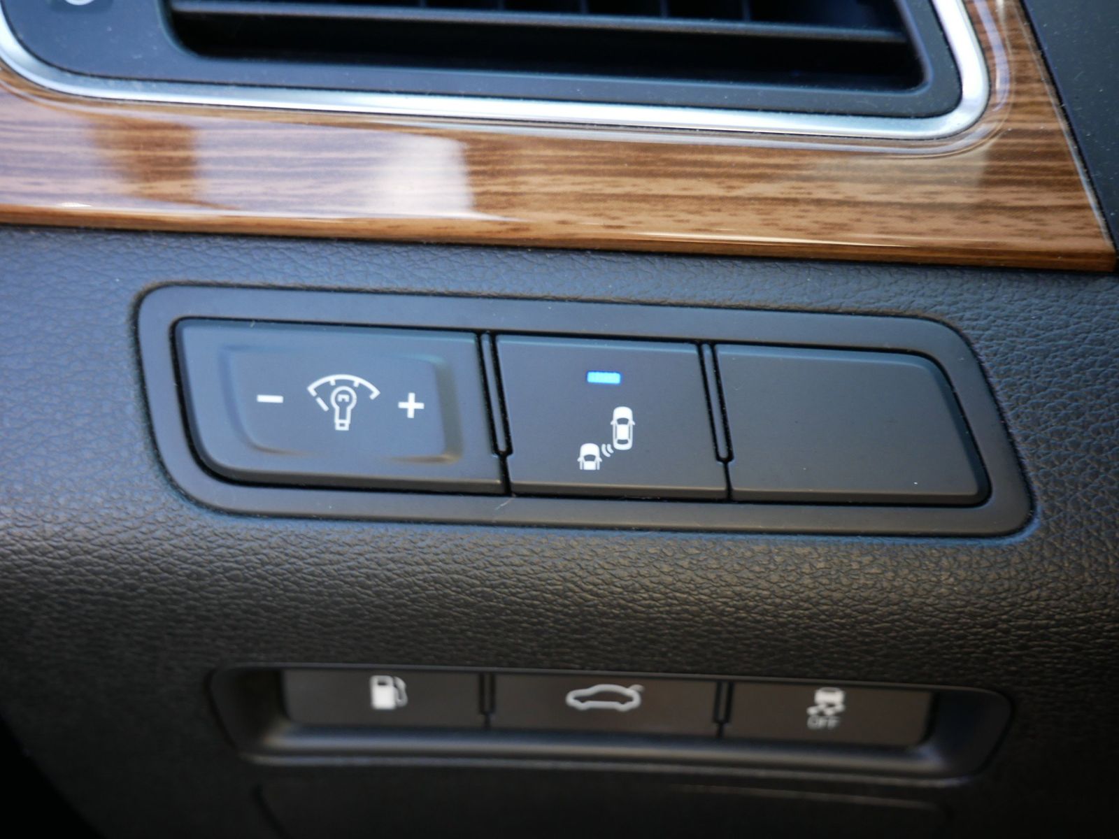 Thumbnail: 2015 Hyundai Sonata - 23