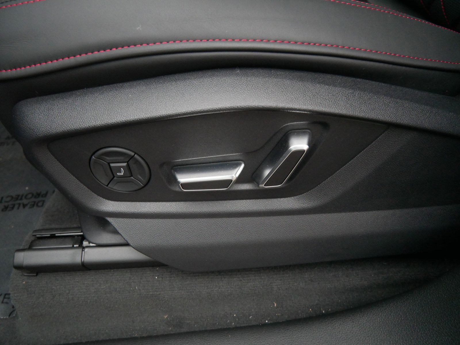 Thumbnail: 2026 Audi SQ8 - 14