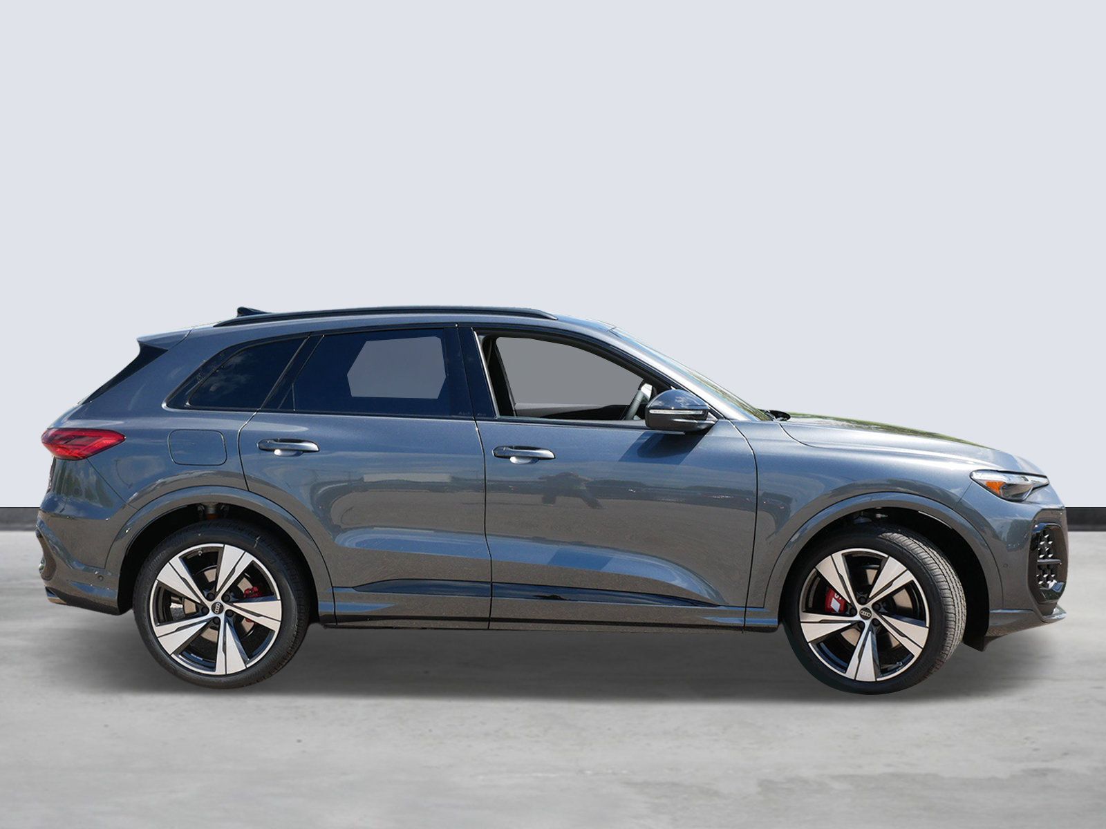 Thumbnail: 2026 Audi SQ5 - 5
