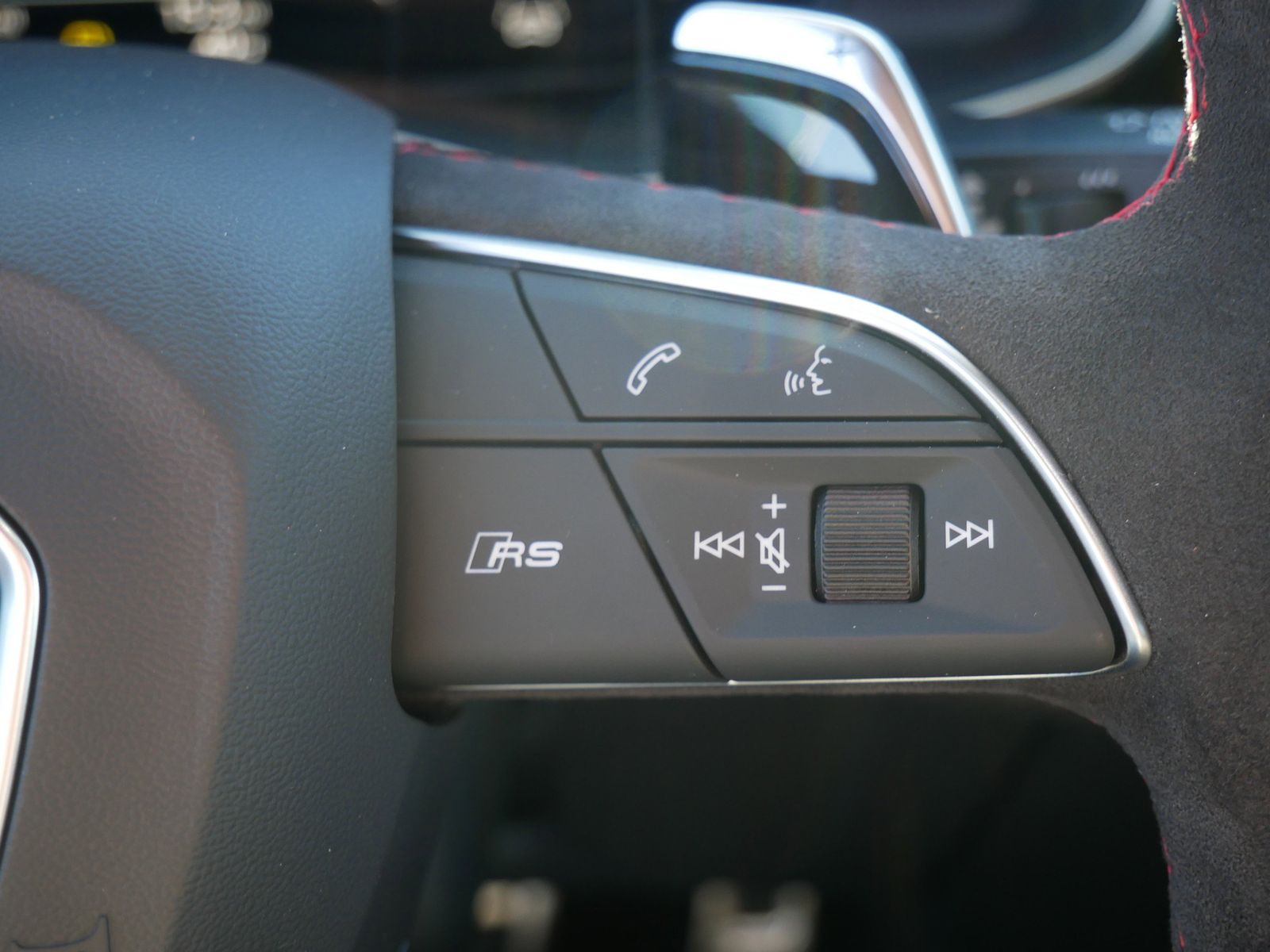 Thumbnail: 2026 Audi RS Q8 - 24