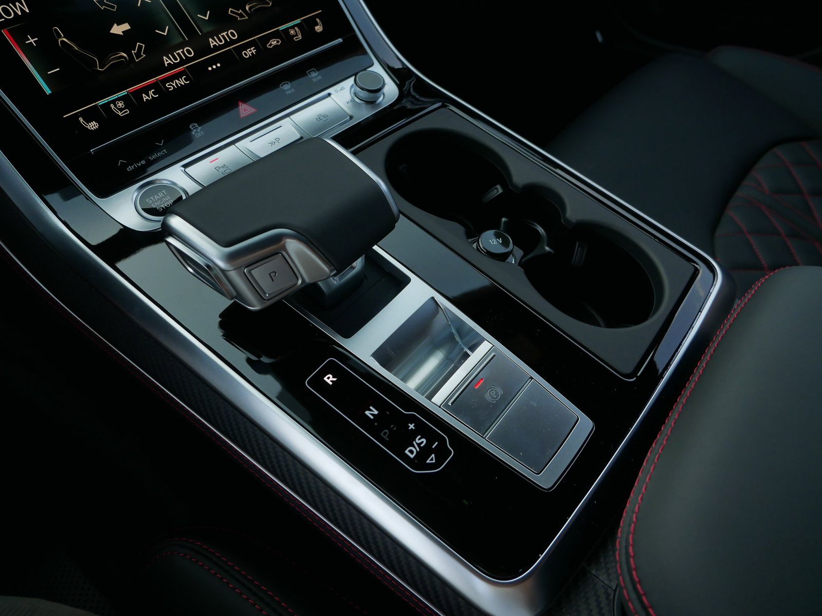 Thumbnail: 2026 Audi Q8 - 23