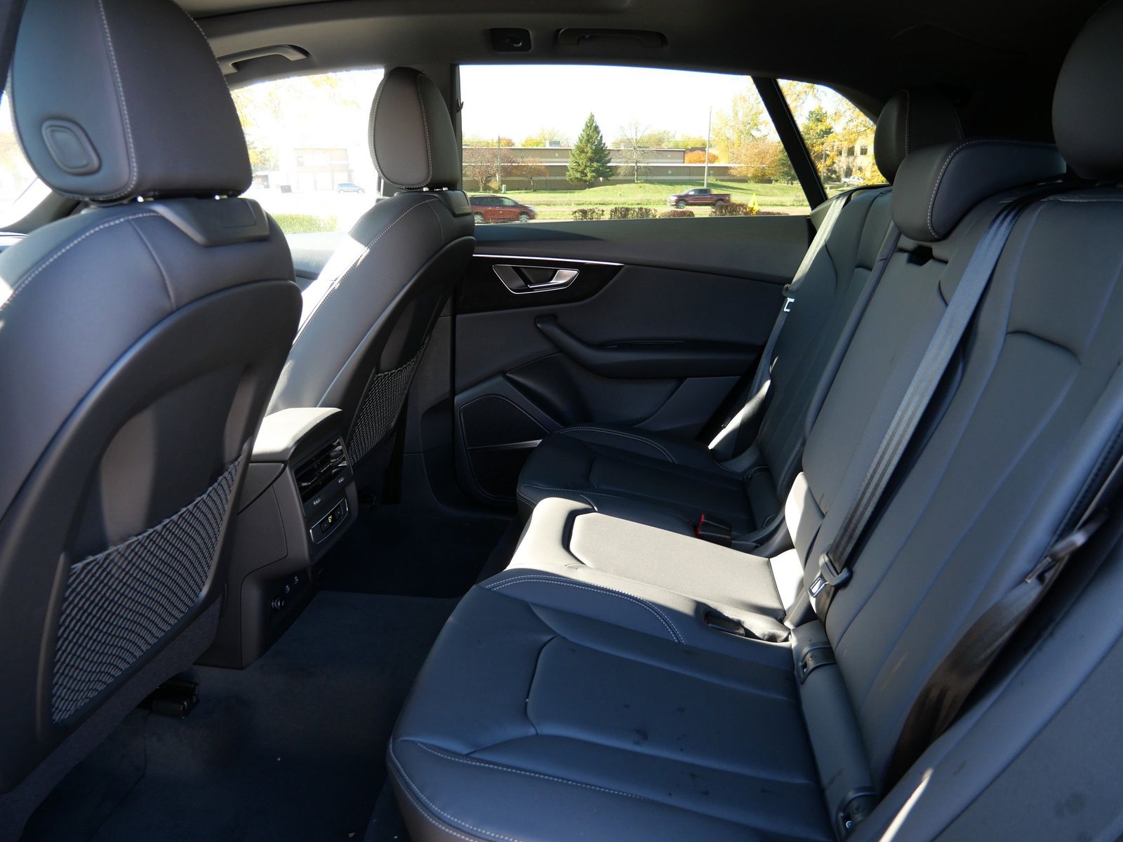 Thumbnail: 2026 Audi Q8 - 9