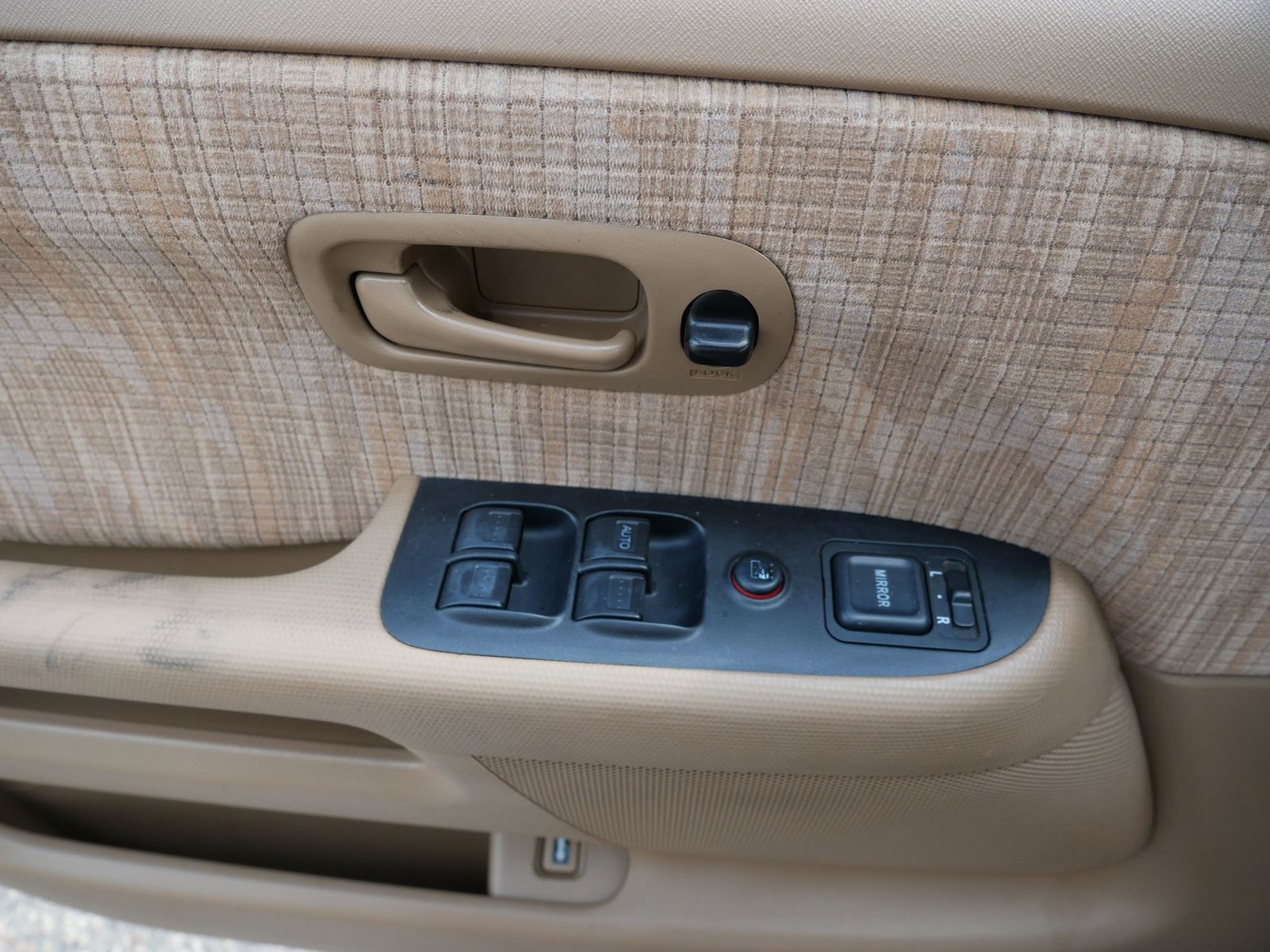 Thumbnail: 2004 Honda CR-V - 16