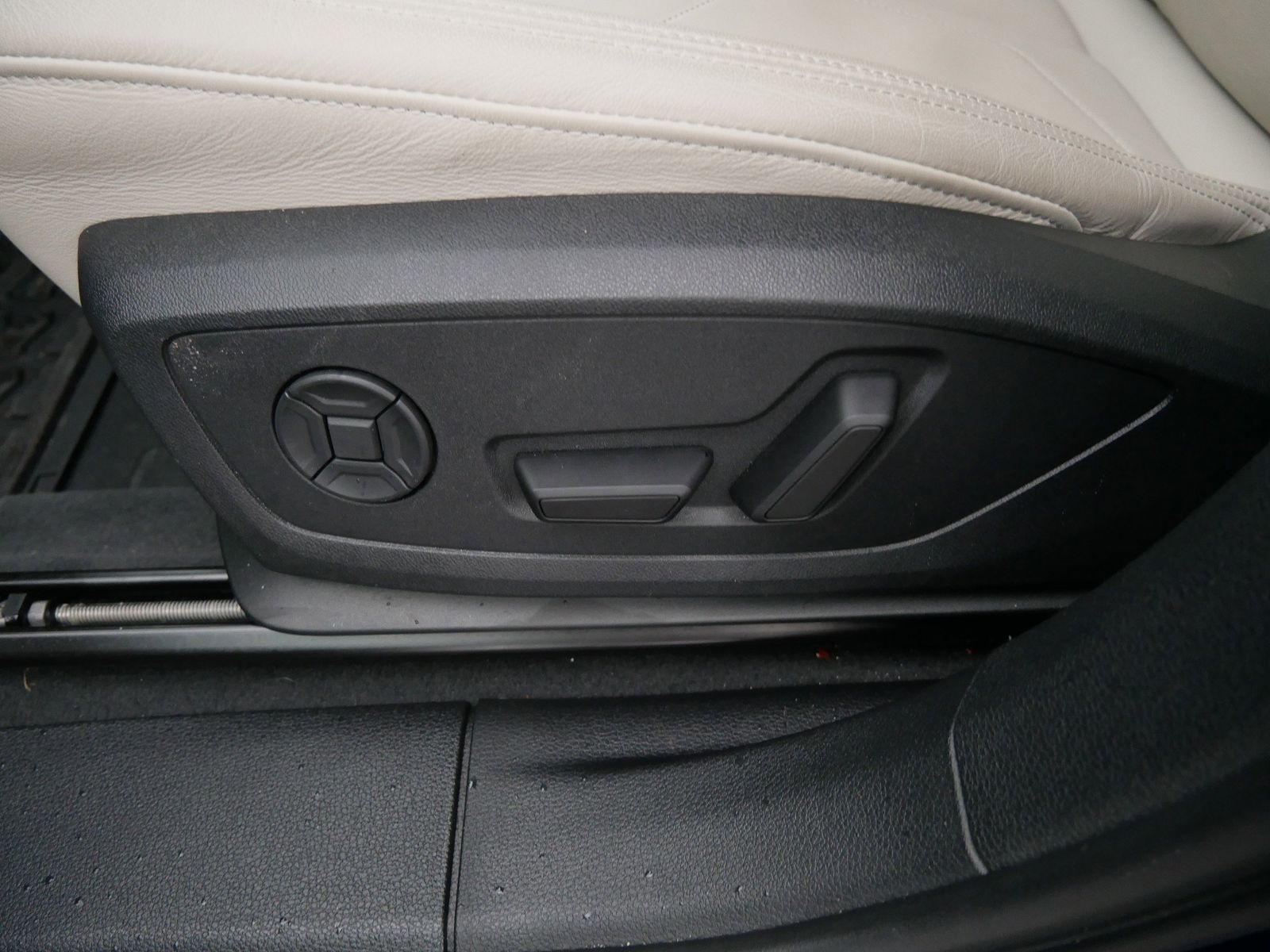 Thumbnail: 2025 Audi Q3 - 14