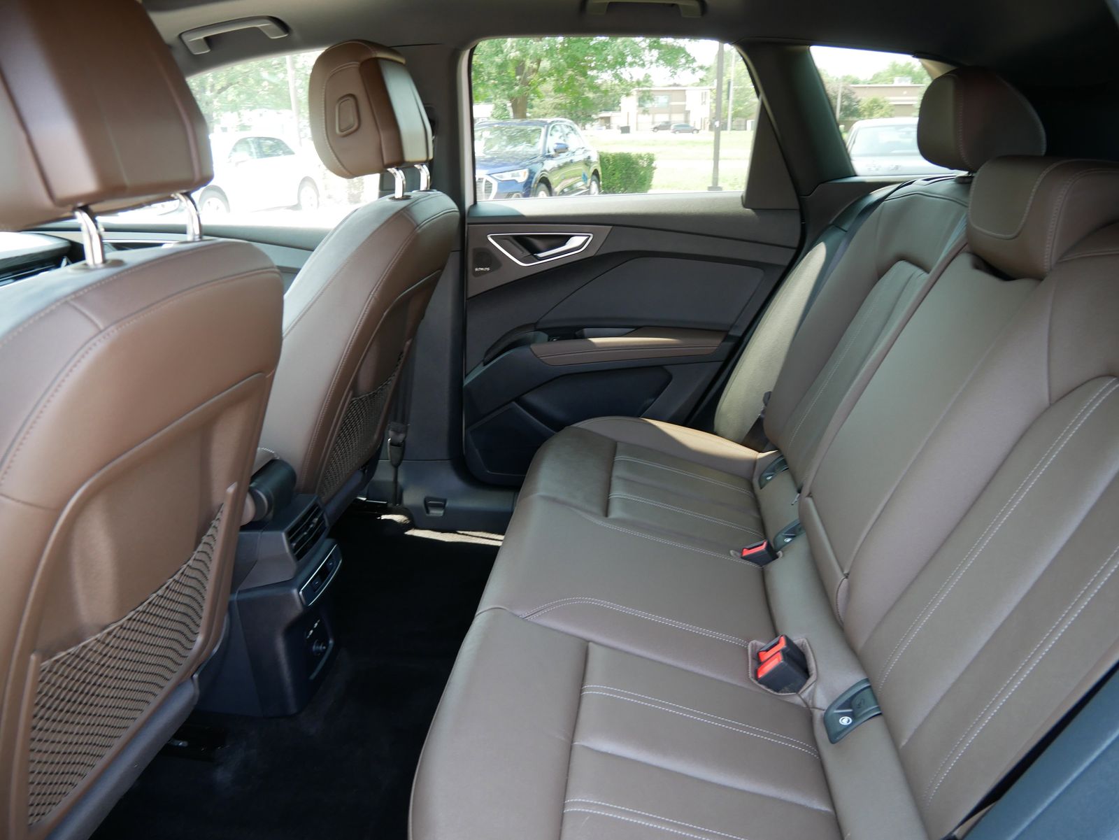 Thumbnail: 2024 Audi Q4 e-tron - 9