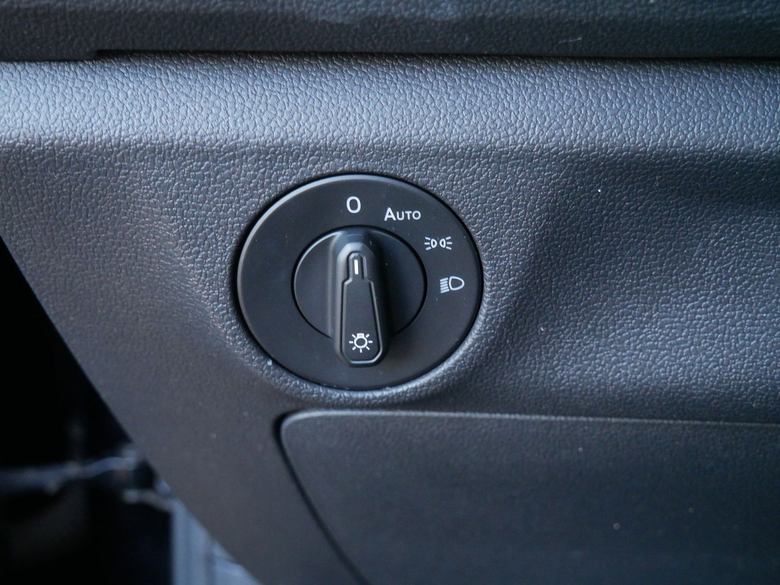 Thumbnail: 2019 Volkswagen Jetta - 28