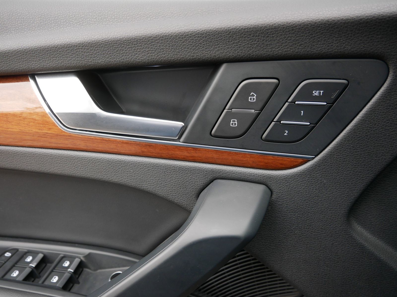 Thumbnail: 2023 Audi Q5 - 17