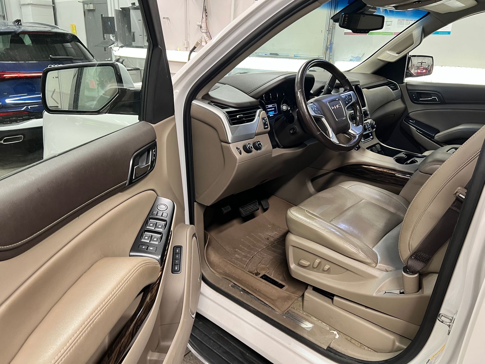 Thumbnail: 2018 GMC Yukon XL - 6