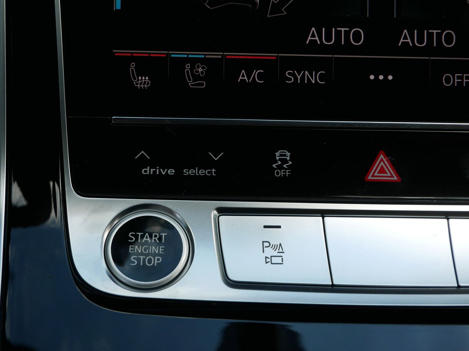 Thumbnail: 2026 Audi Q8 - 21