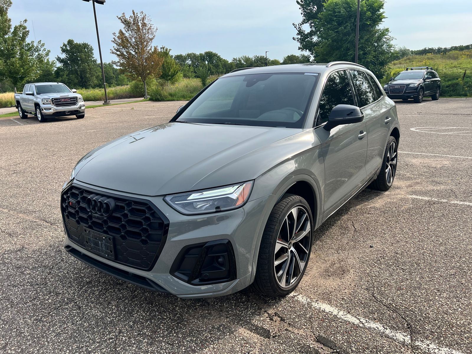Thumbnail: 2022 Audi SQ5 - 1