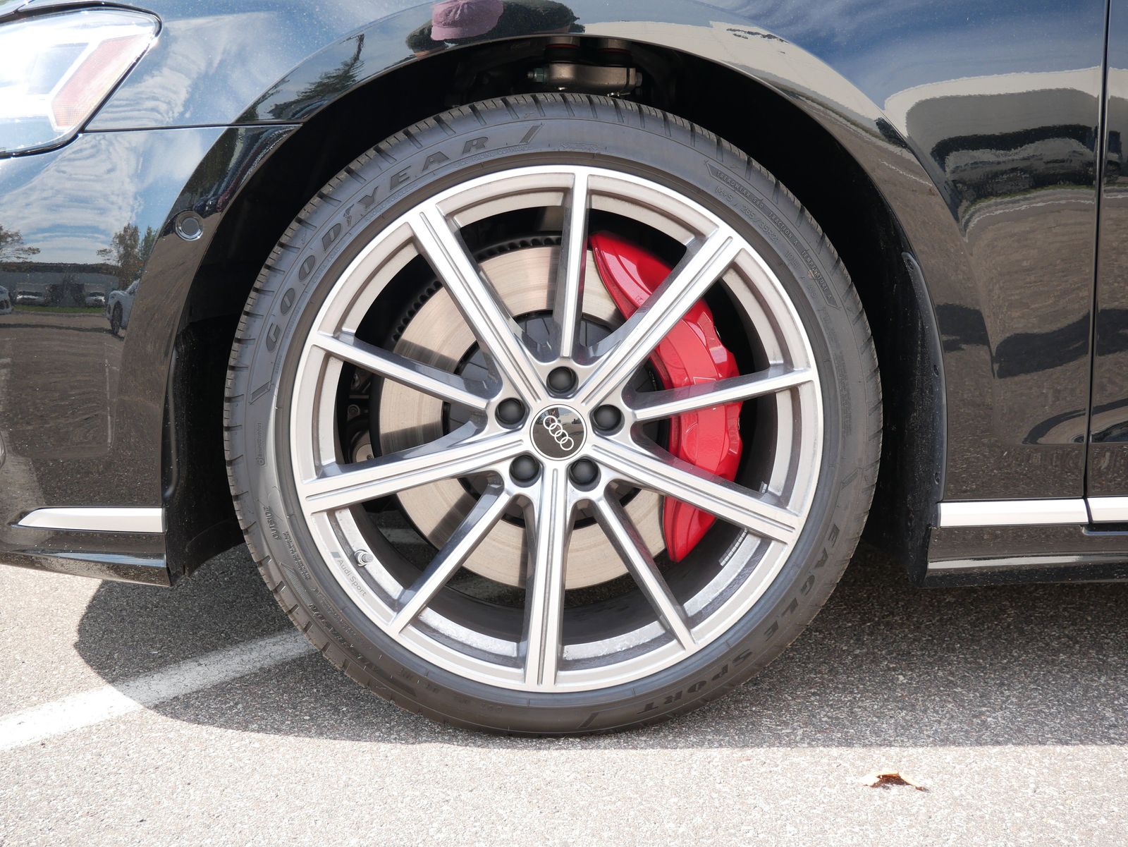 Thumbnail: 2025 Audi S8 - 7