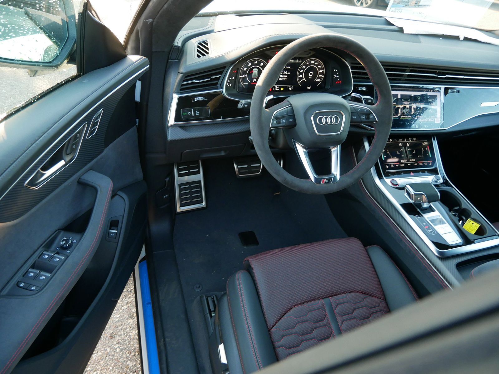 Thumbnail: 2026 Audi RS Q8 - 9