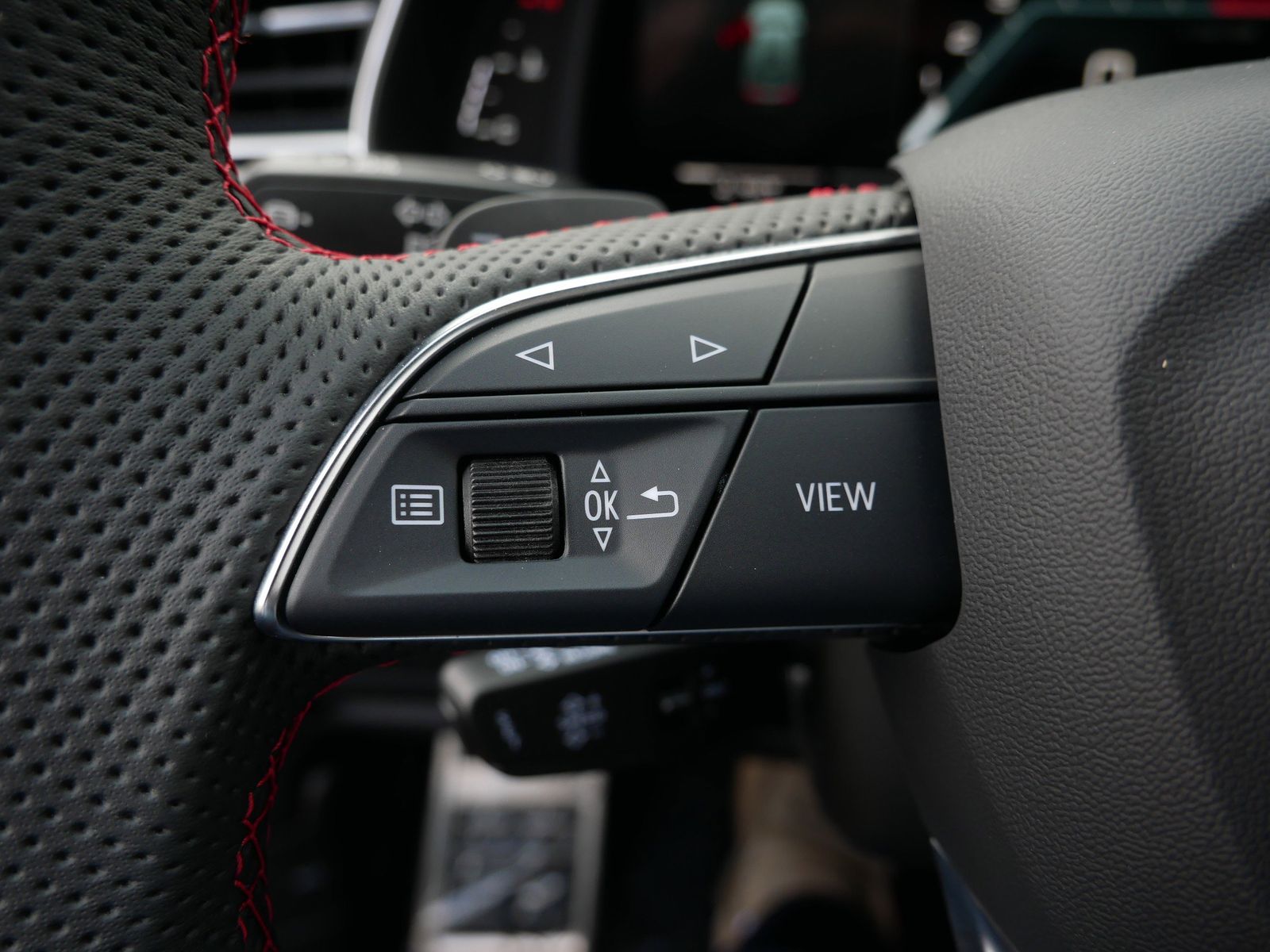 Thumbnail: 2026 Audi SQ8 - 28