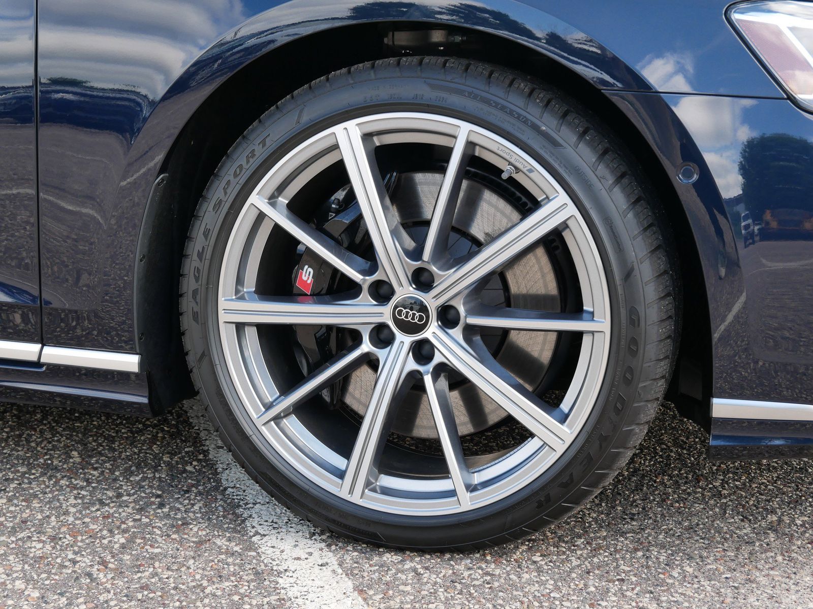 Thumbnail: 2025 Audi S8 - 7