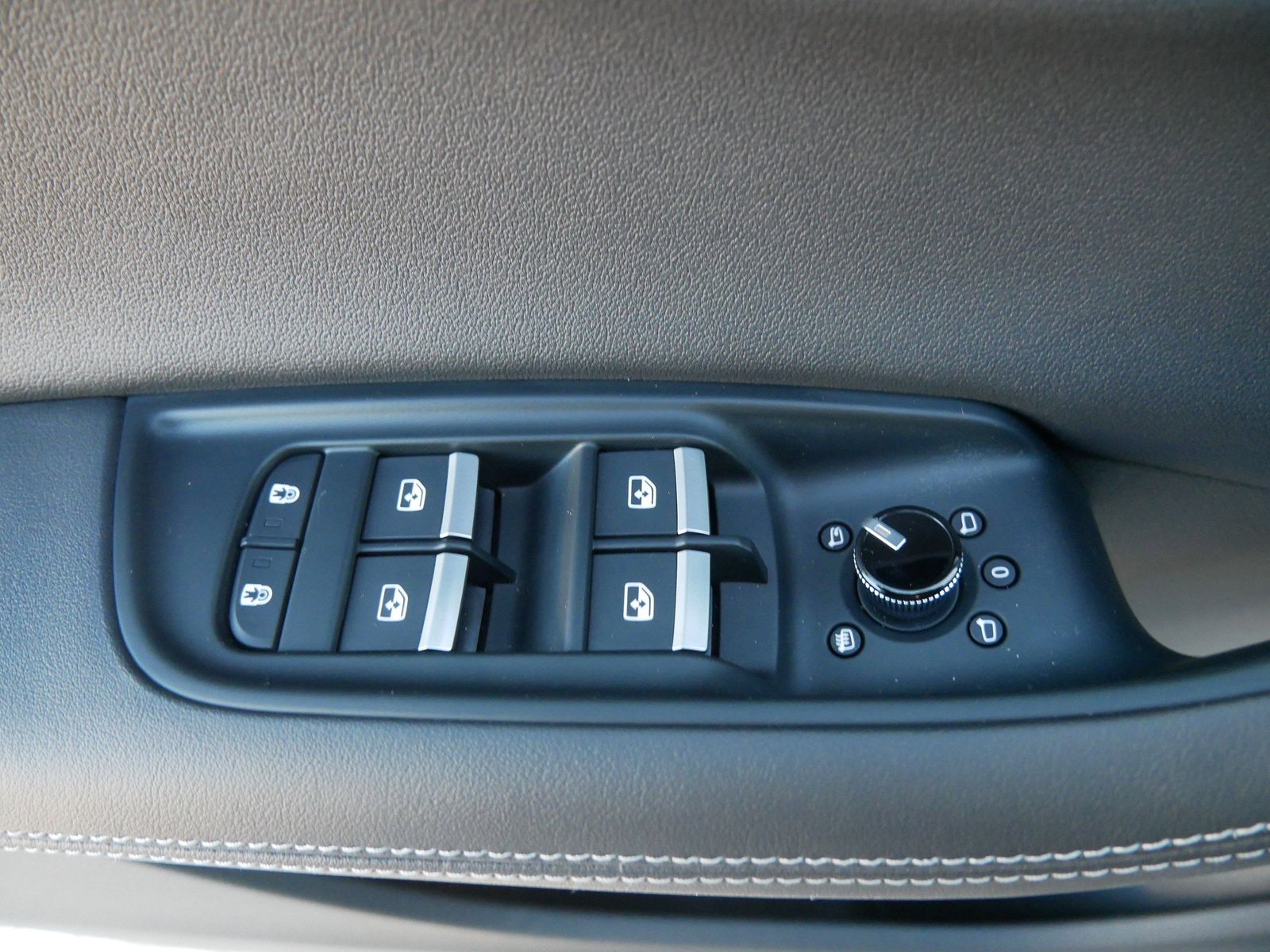 Thumbnail: 2026 Audi Q7 - 16