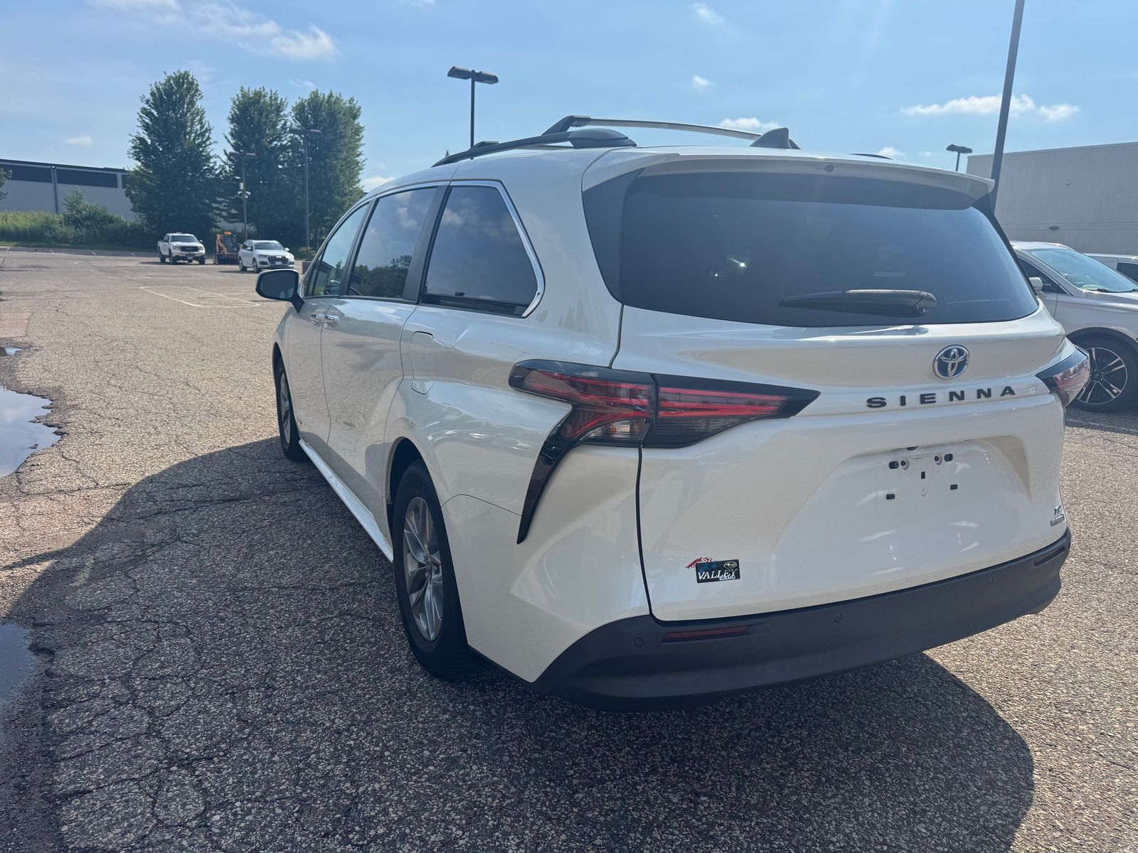 Thumbnail: 2021 Toyota Sienna - 4