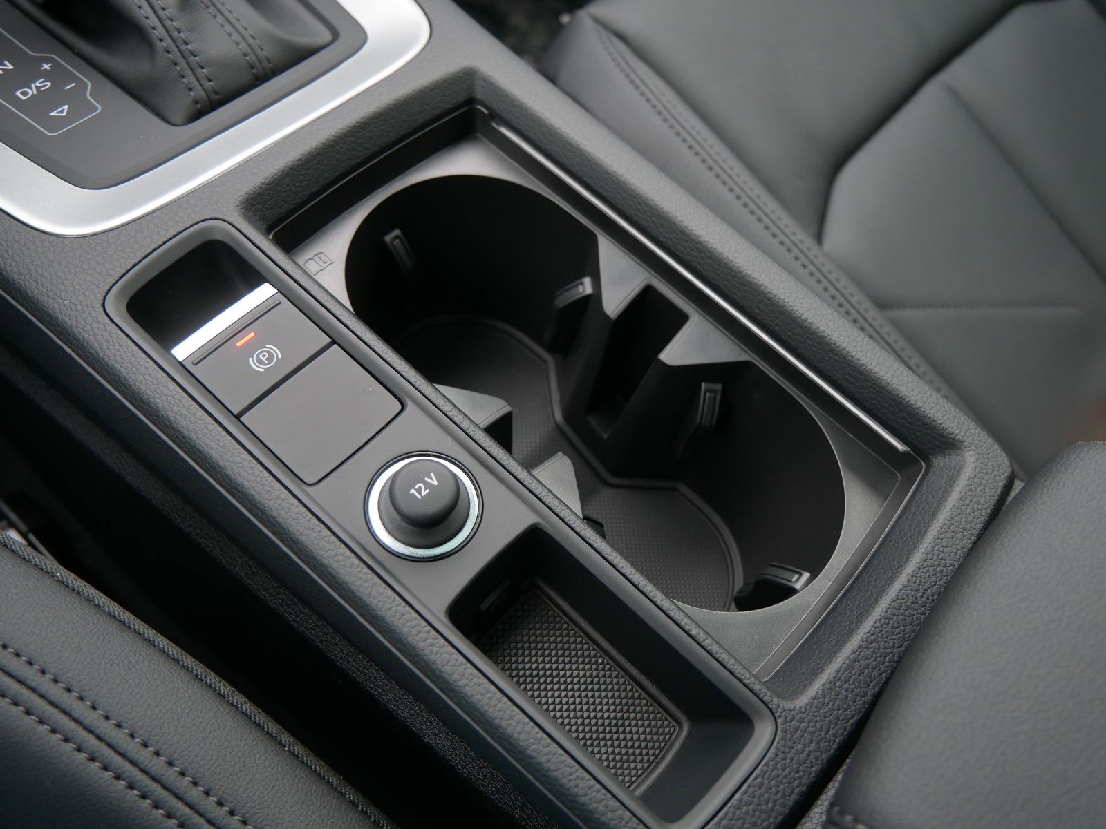 Thumbnail: 2025 Audi Q3 - 25