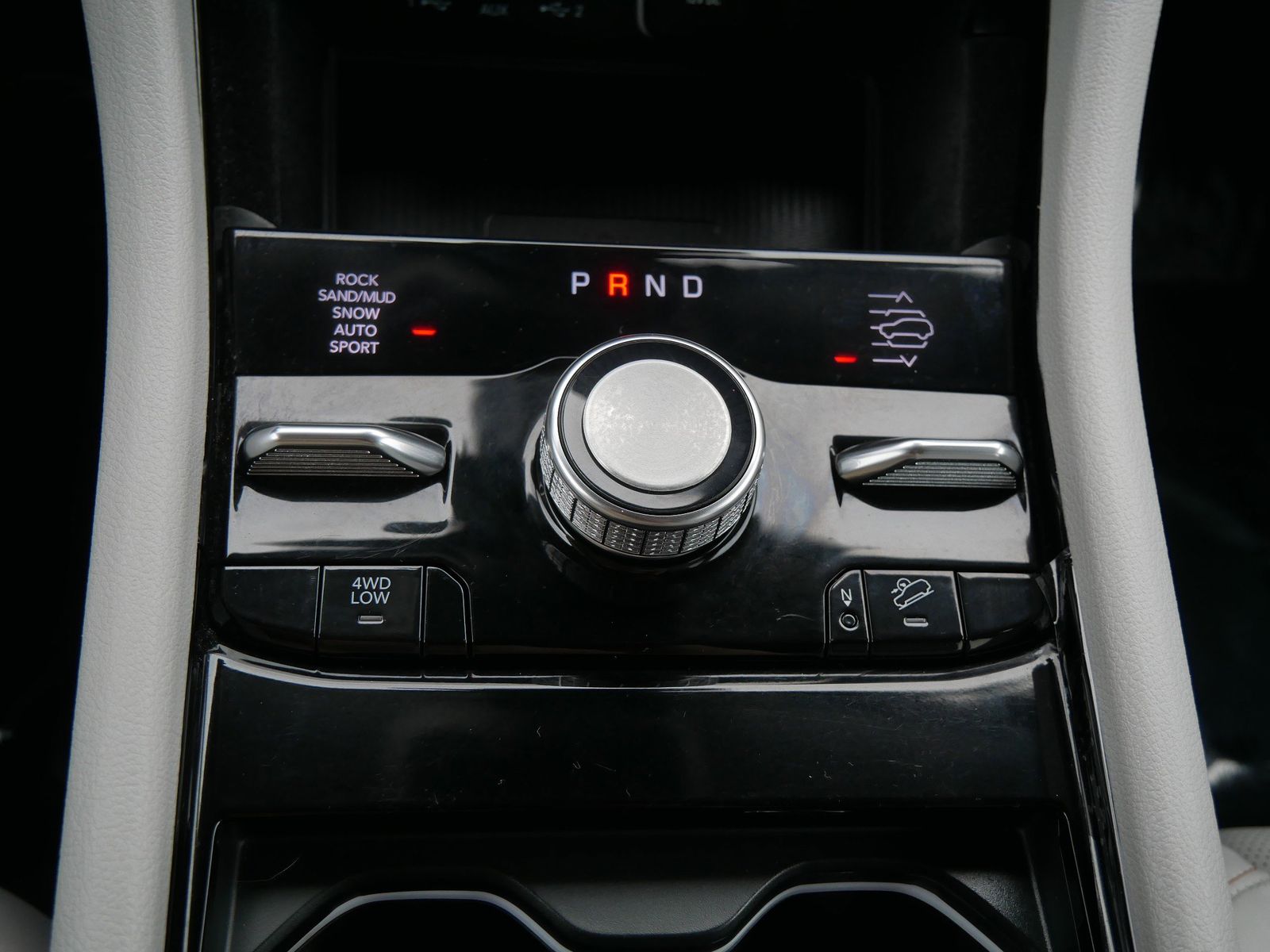 Thumbnail: 2022 Jeep Grand Cherokee - 23