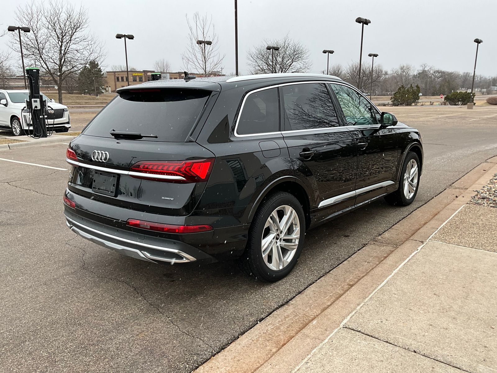 Thumbnail: 2023 Audi Q7 - 8