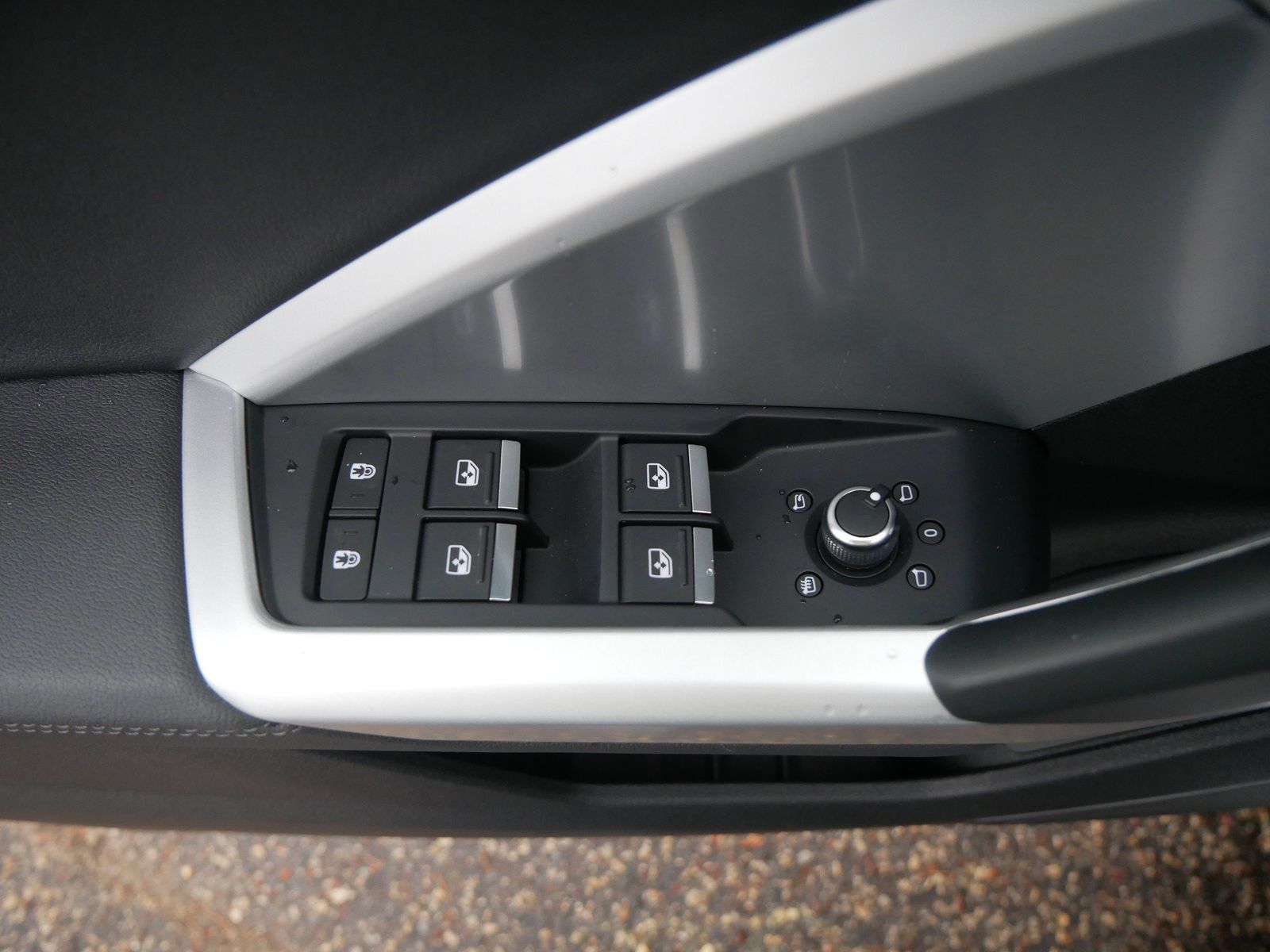 Thumbnail: 2025 Audi Q3 - 16