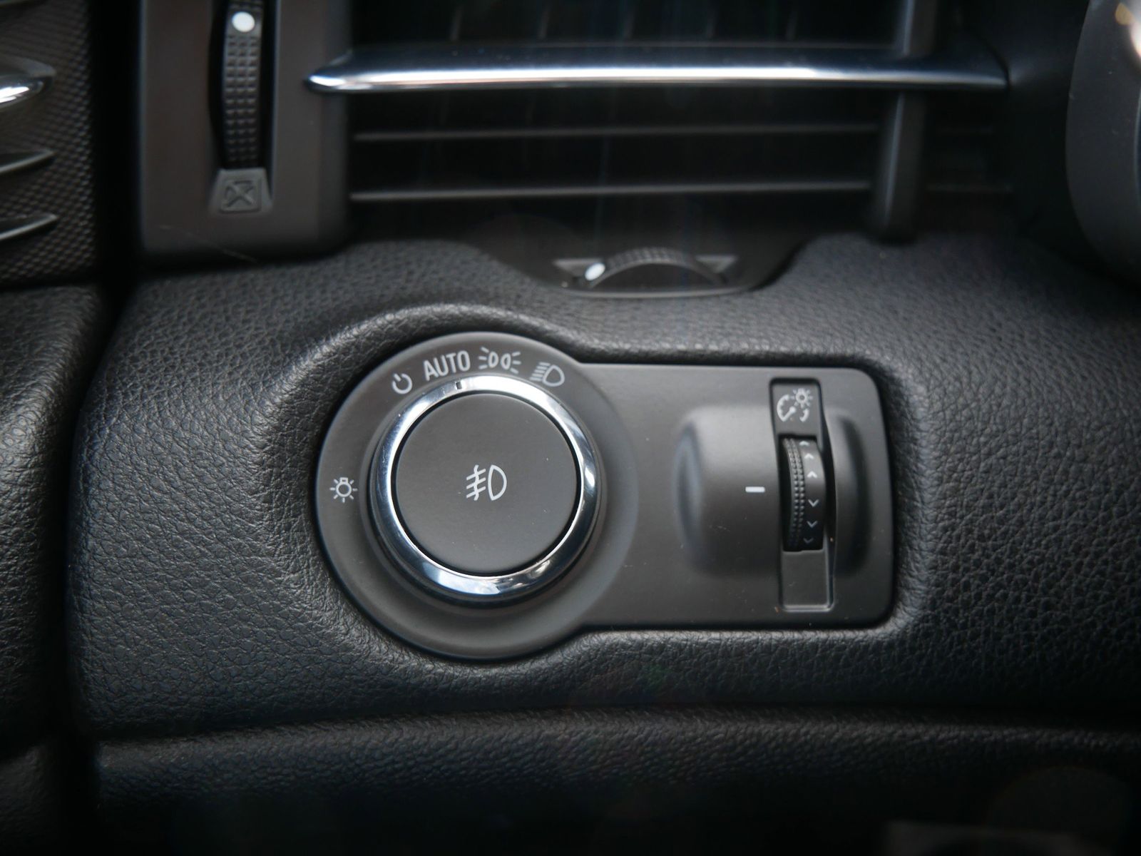 Thumbnail: 2014 Chevrolet Malibu - 25