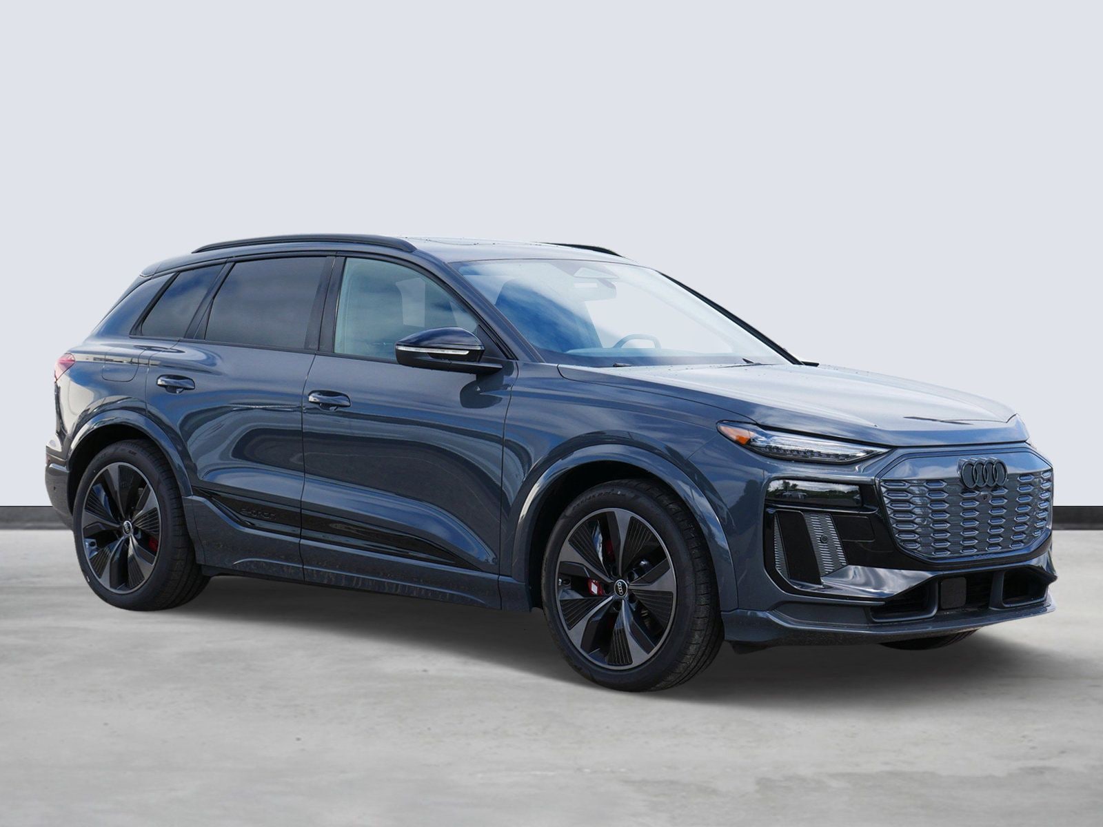Thumbnail: 2025 Audi SQ6 e-tron - 5