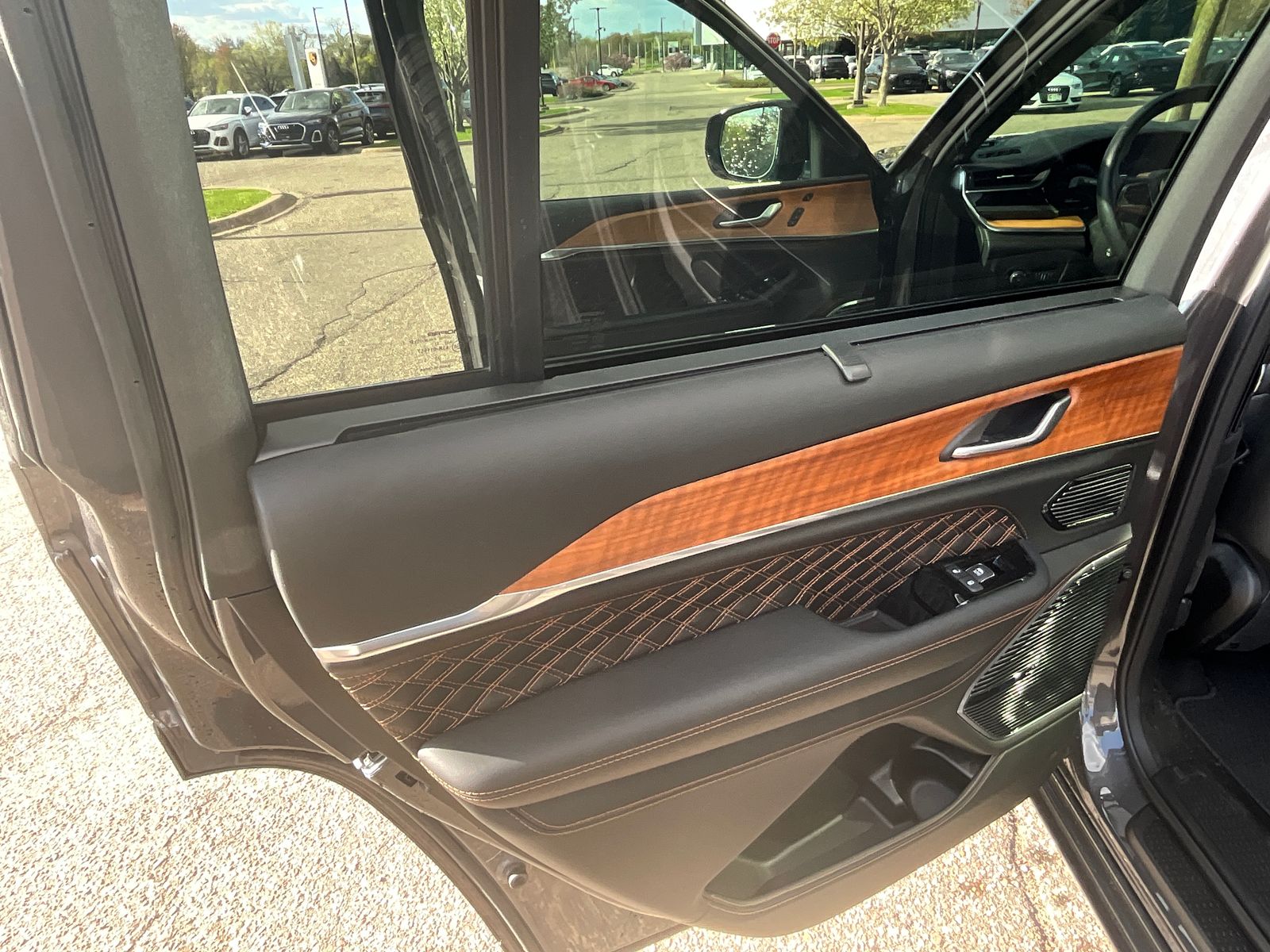 Thumbnail: 2024 Jeep Grand Cherokee L - 17