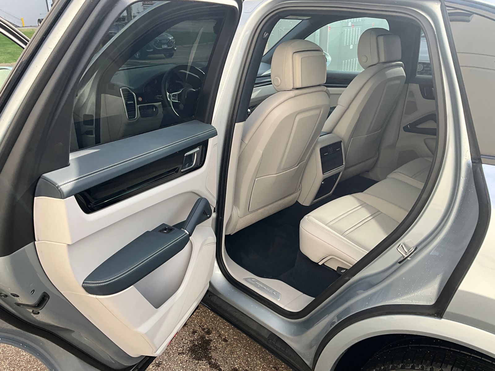 Thumbnail: 2023 Porsche Cayenne - 15