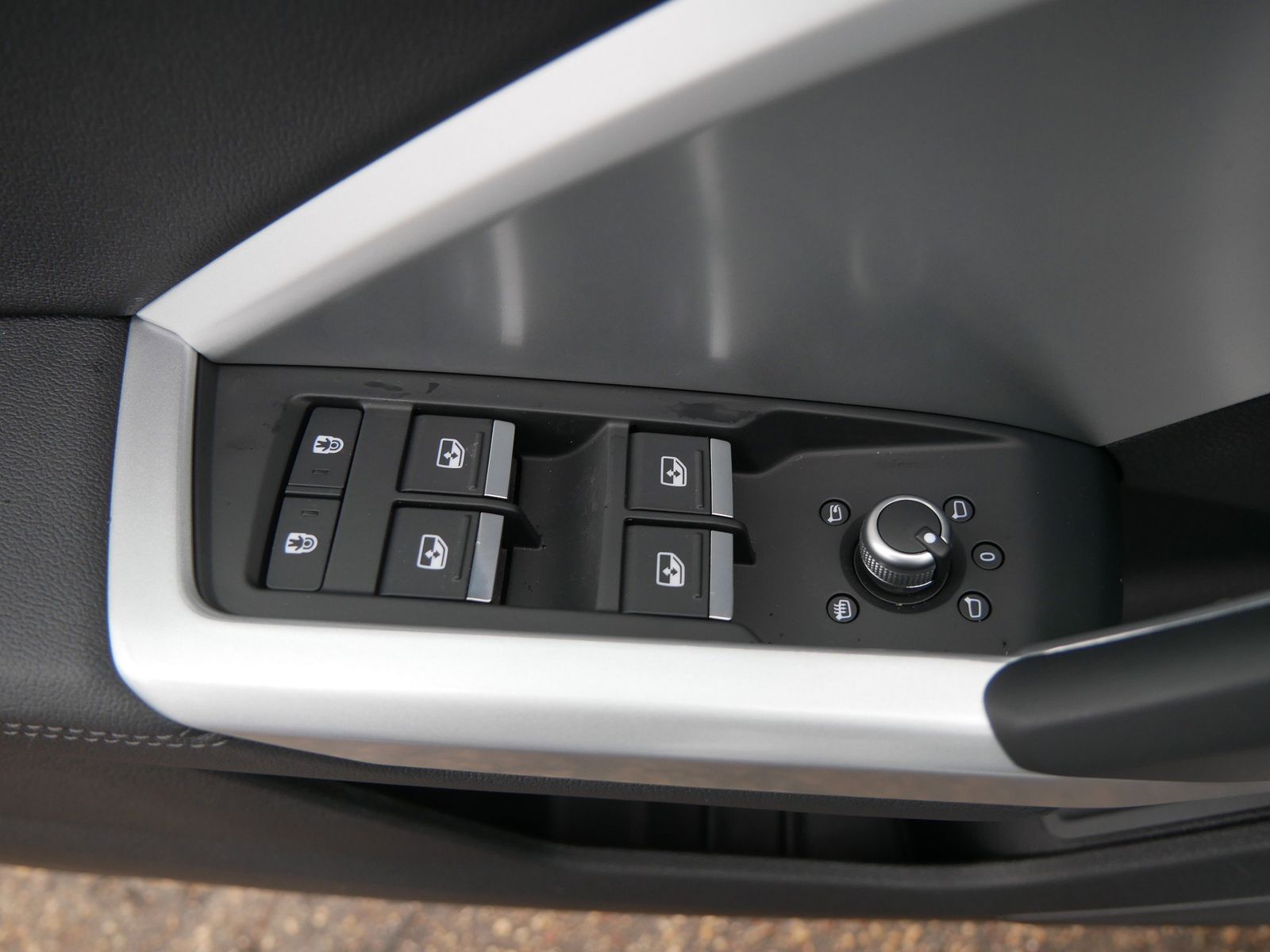 Thumbnail: 2025 Audi Q3 - 15