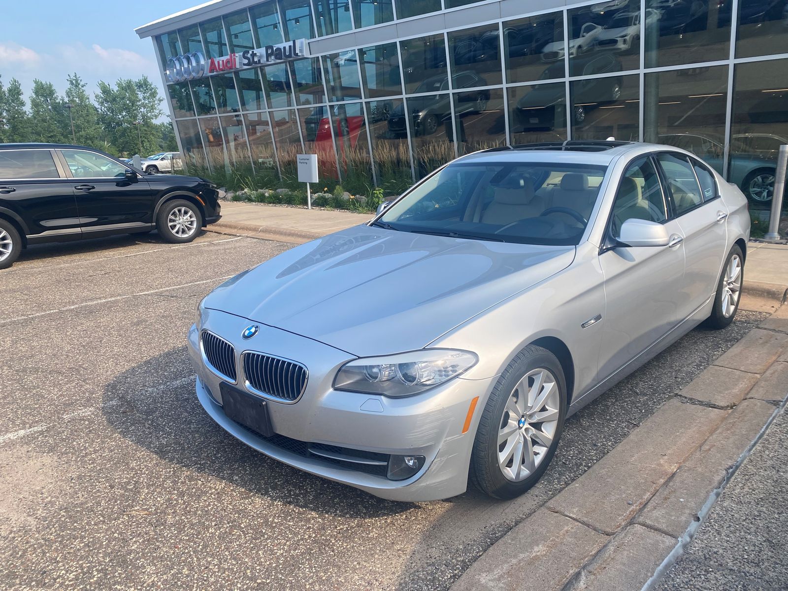 Thumbnail: 2011 BMW 5 Series - 3